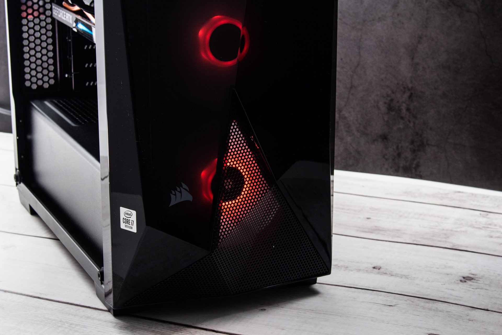 Optimus E-Sport GB460T-CR5 - podświetlane wentylatory z przodu