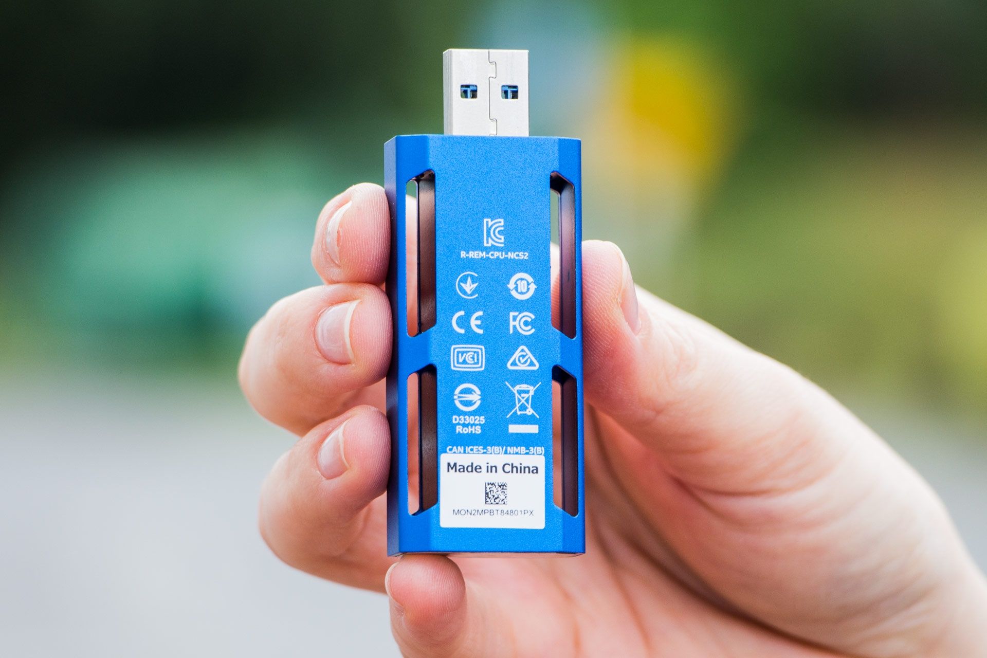 Intel Neural Compute Stick 2 - niewielki i wpinany do portu USB