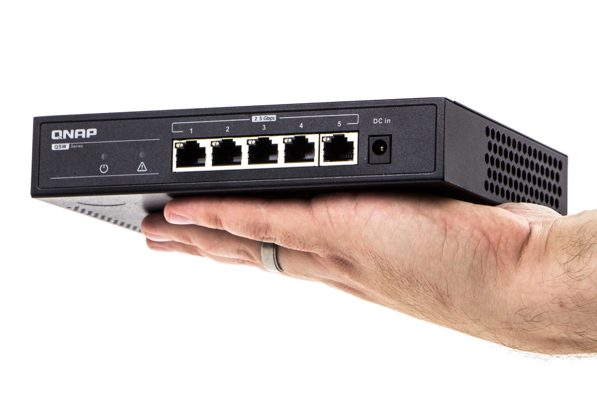 QNAP QSW-1105-5T - widok z profilu