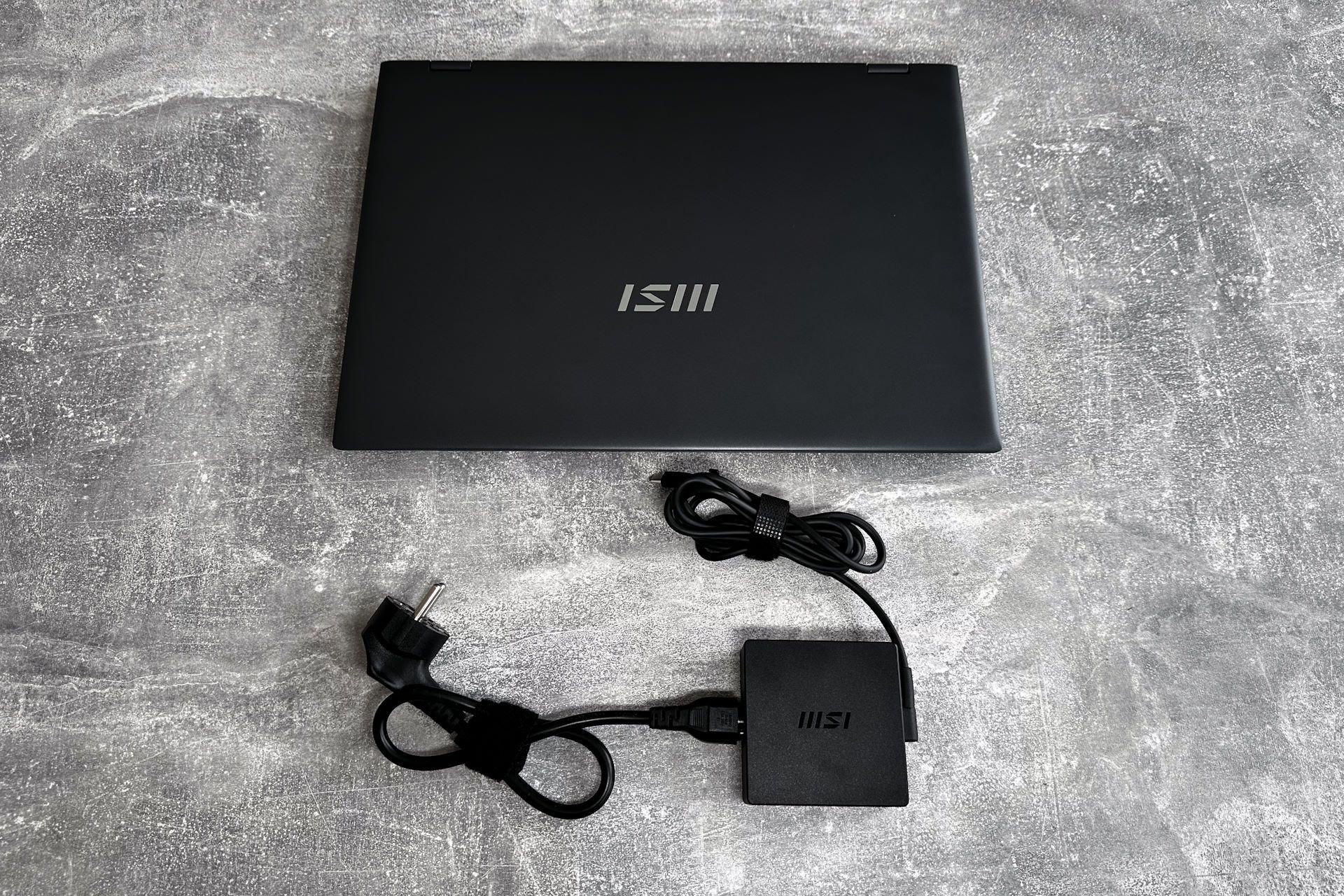 MSI Prestige 16 AI Evo - zawartość zestawu