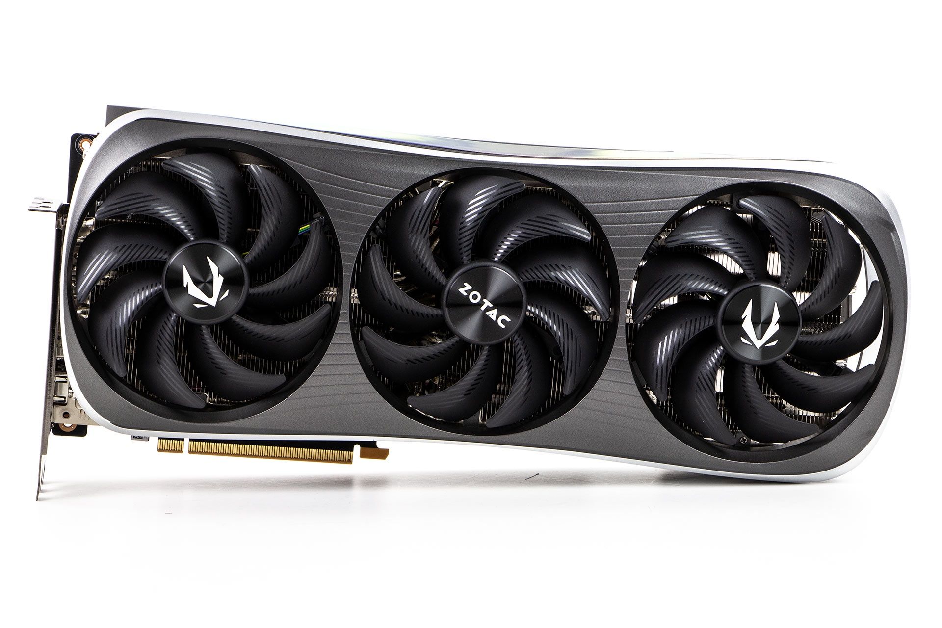 Zotac GeForce RTX 4080 AMP Extreme AIRO - z boku