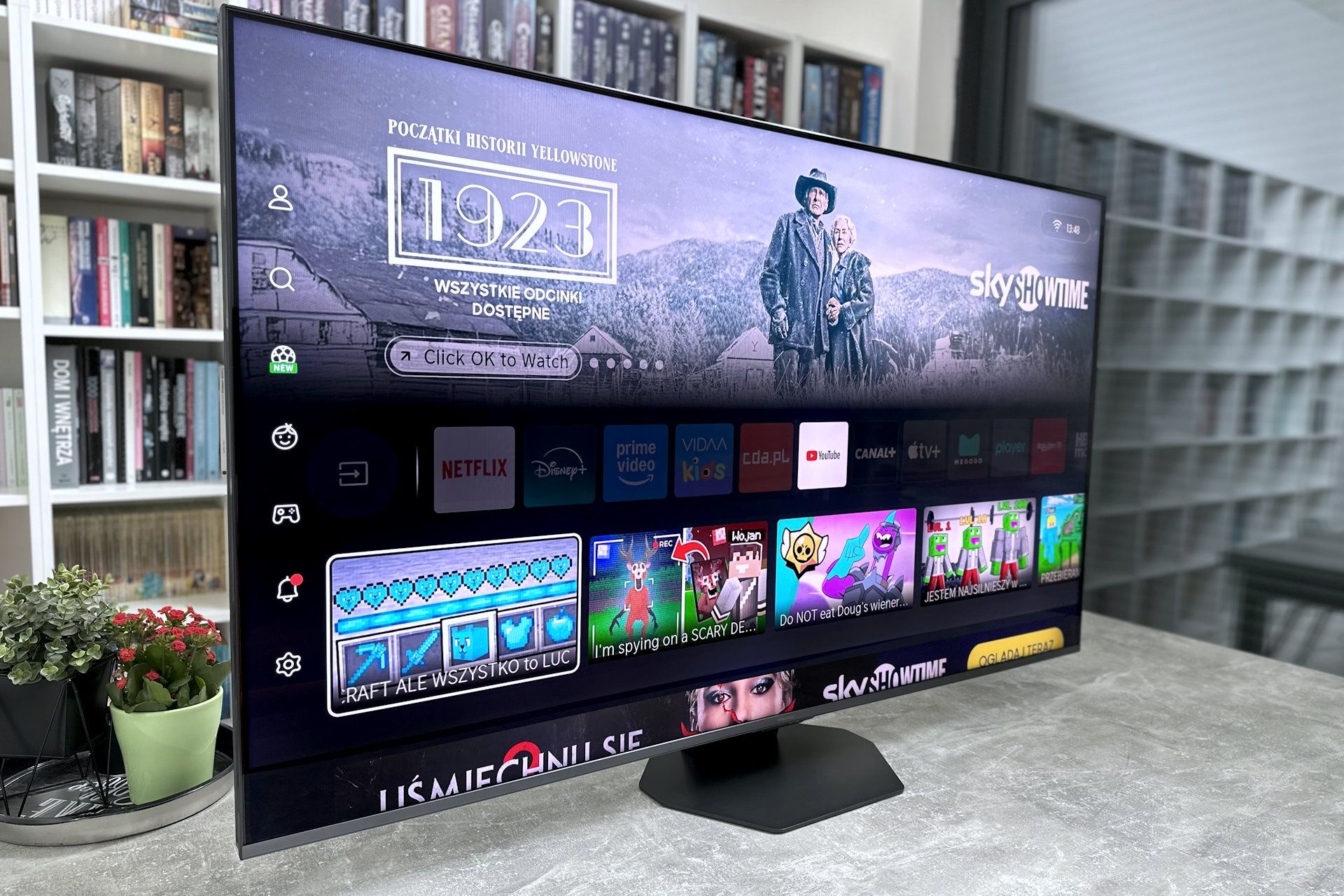 Hisense MiniLED U8Q - z profilu