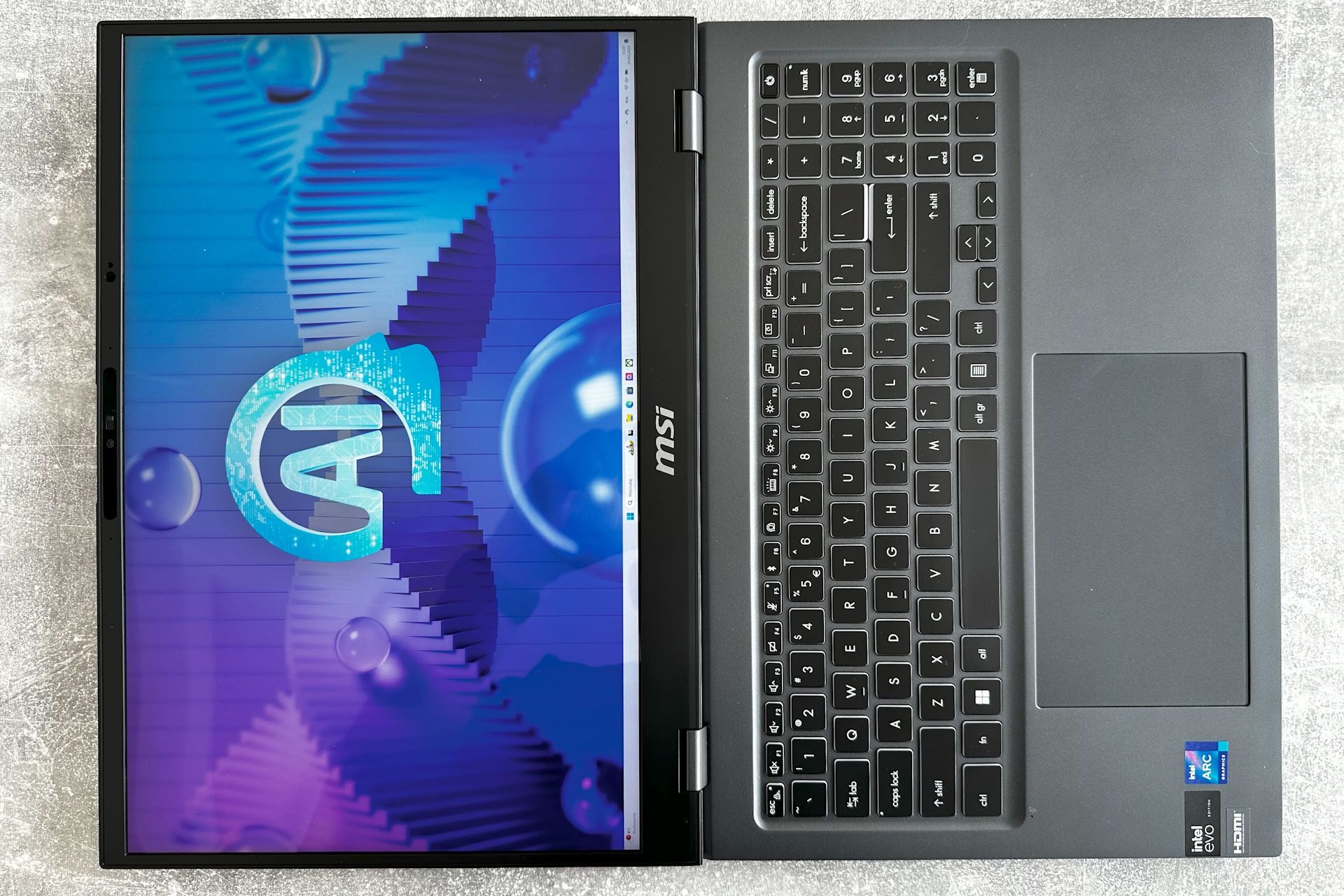 MSI Prestige 16 AI Evo - z góry
