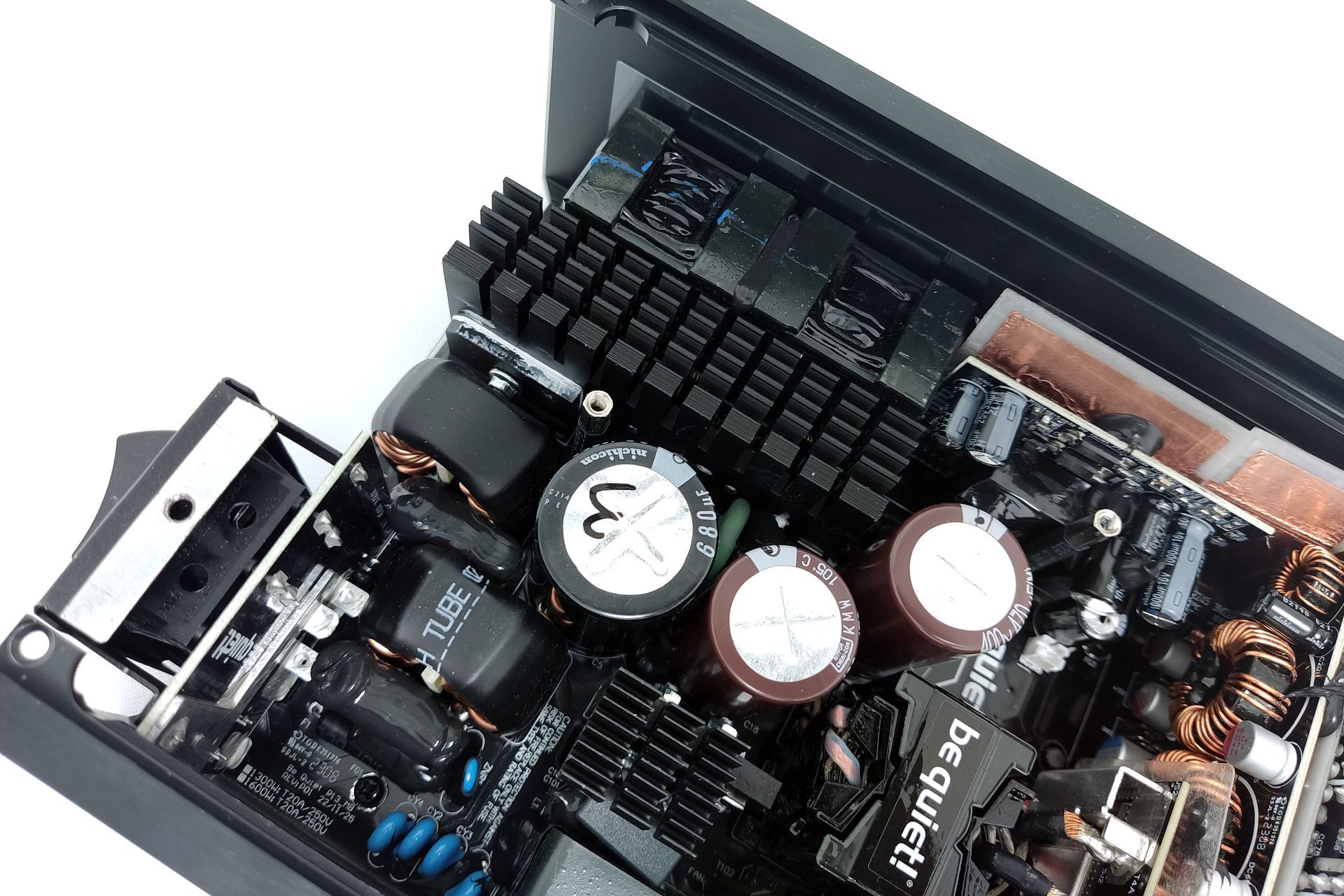 be quiet! Dark Power Pro 13 1300W - wnętrze