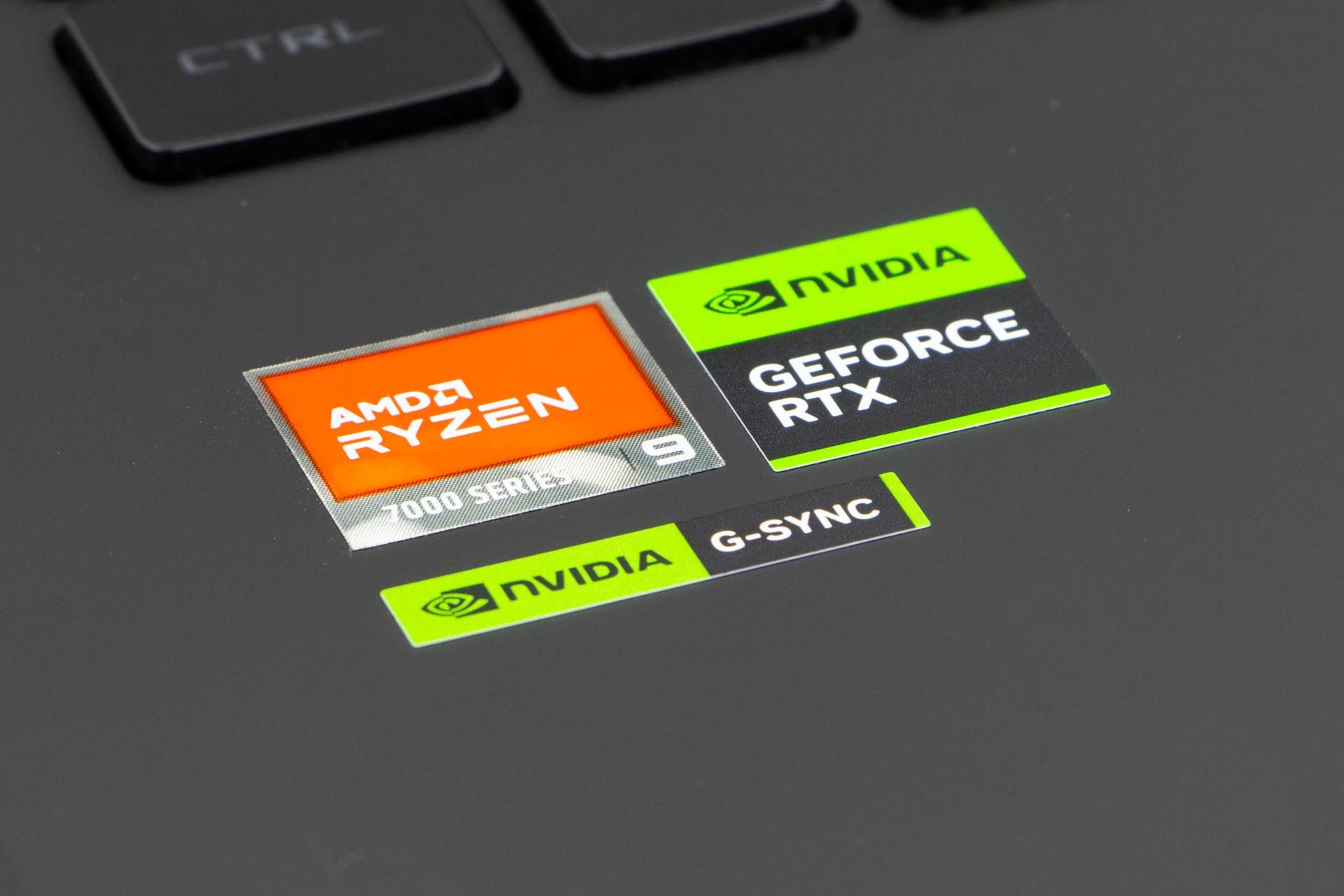 ASUS ROG Strix SCAR 17 G733P - loga