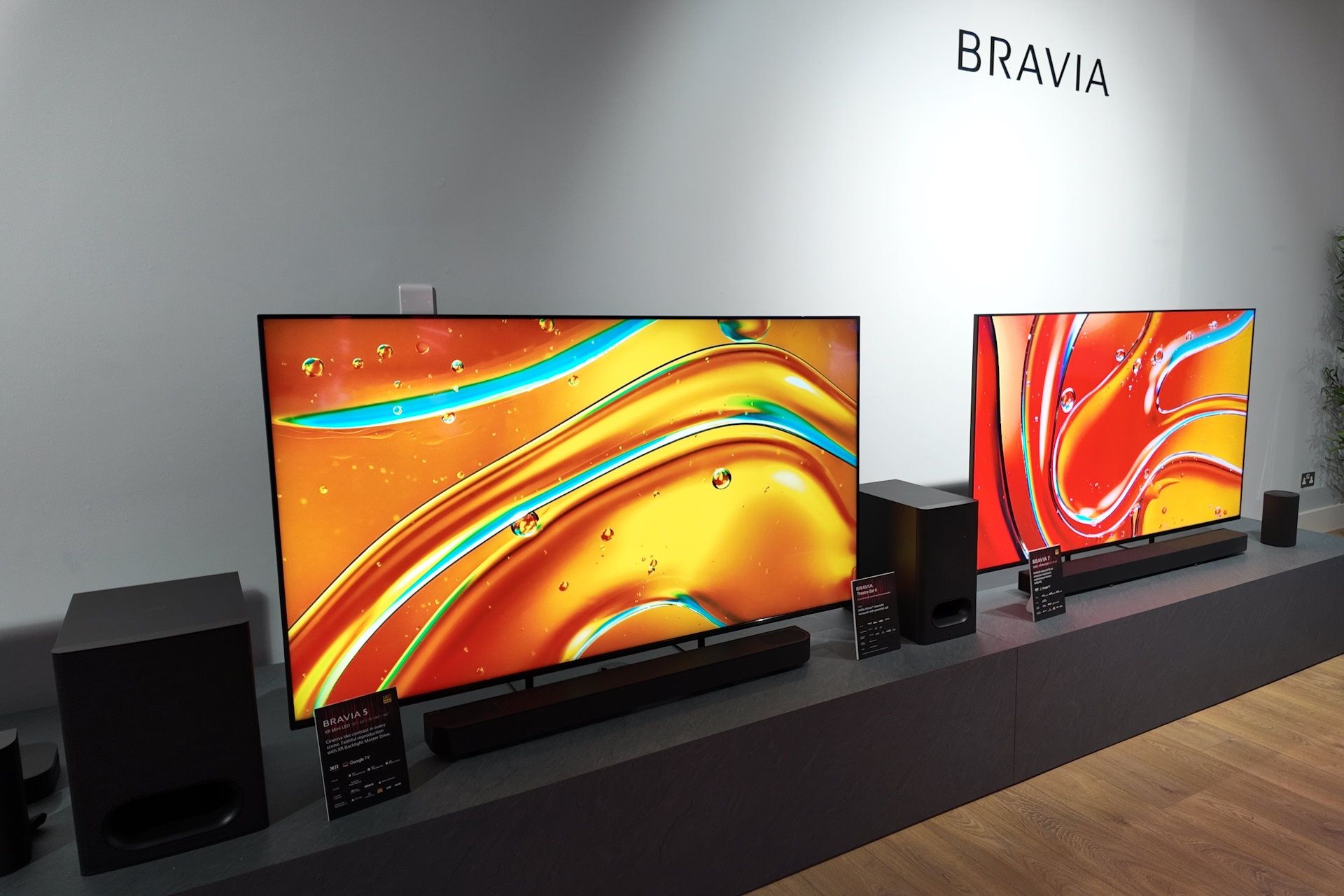 Sony Bravia 2025 - Bravia 5 obok X90L