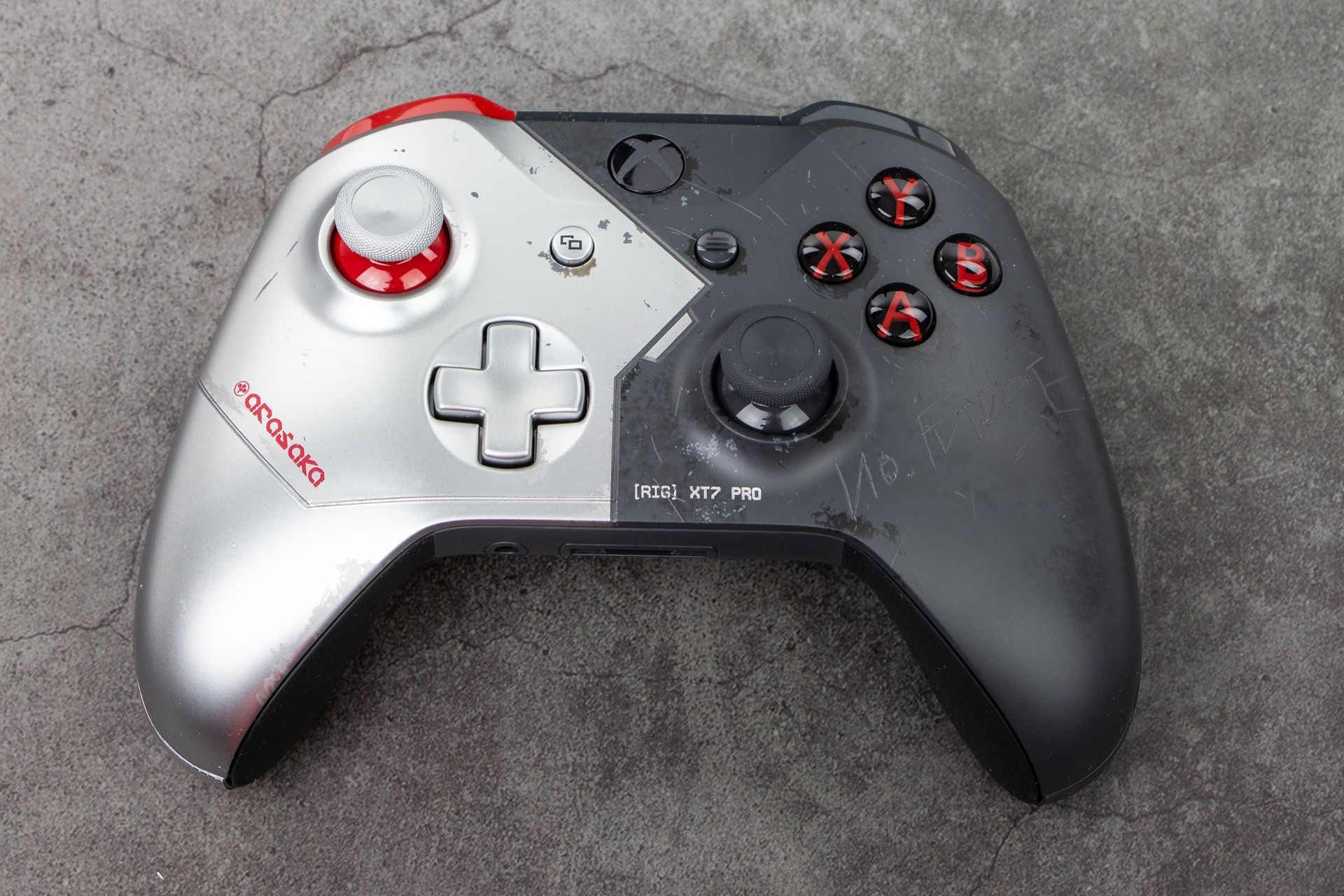 Xbox Wireless Controller Cyberpunk 2077 - widok z przodu