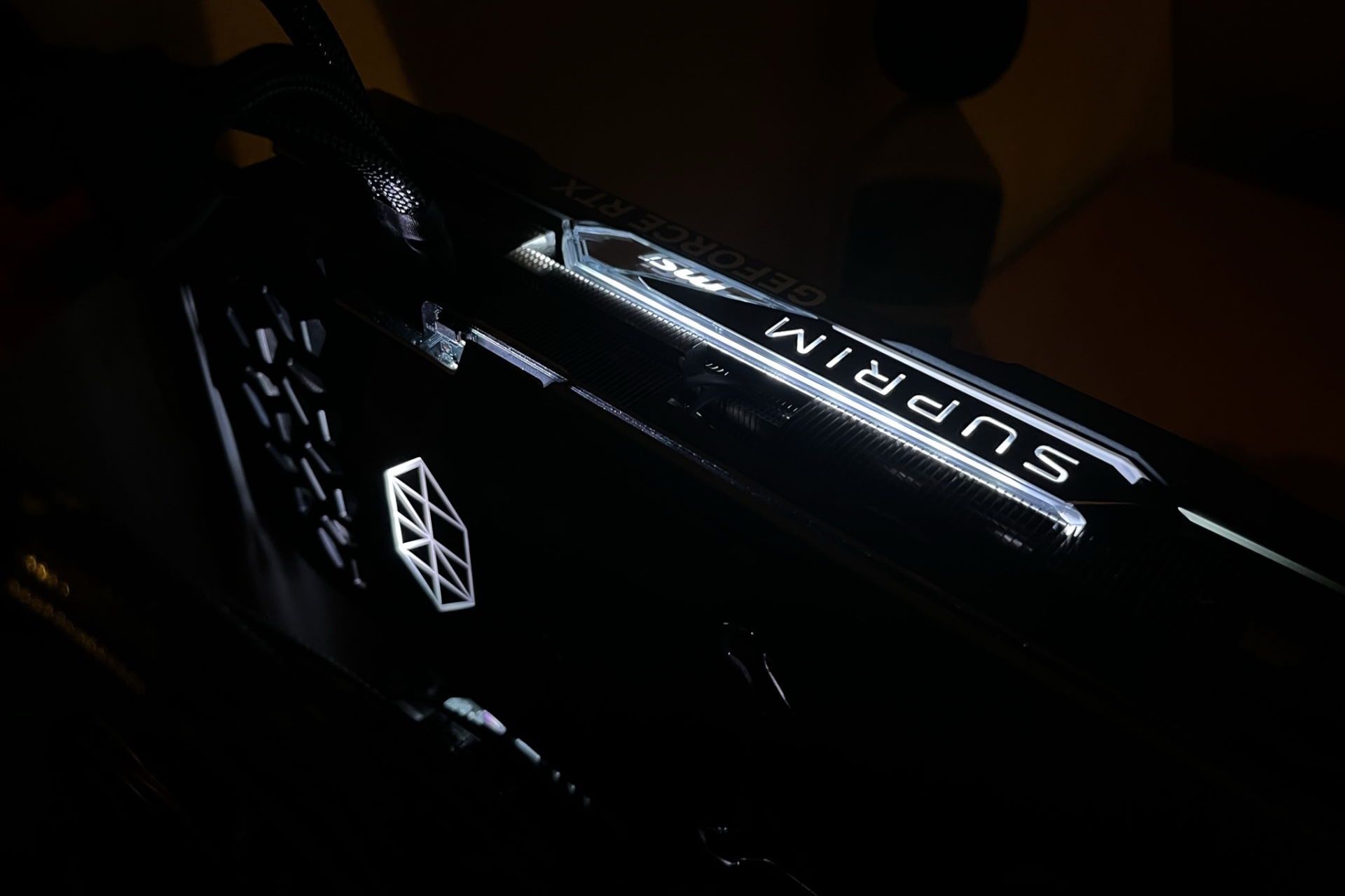 MSI GeForce RTX 4080 Suprim X - RGB tył