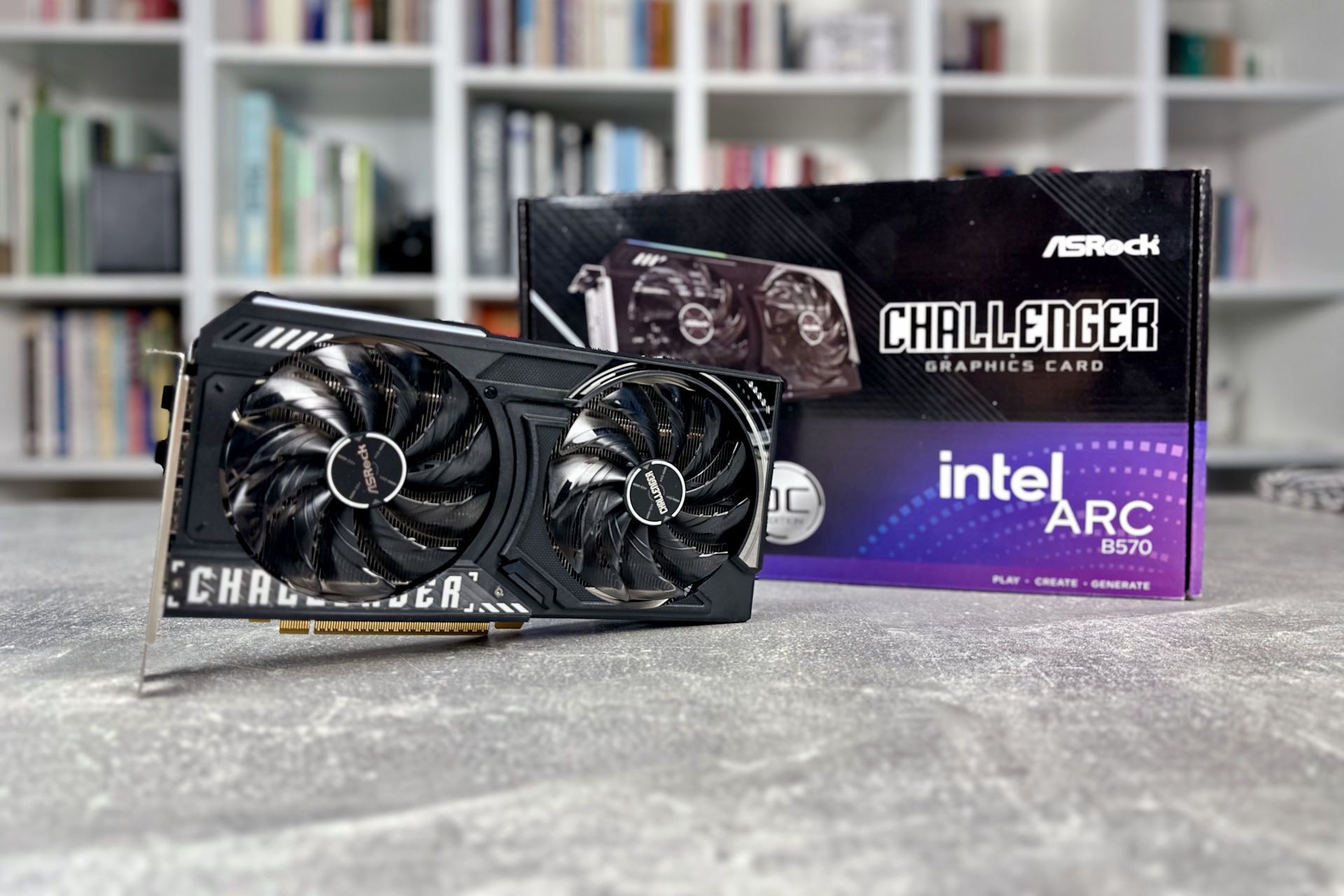 AsRock Arc B570 Challenger 10GB OC - obok pudełka