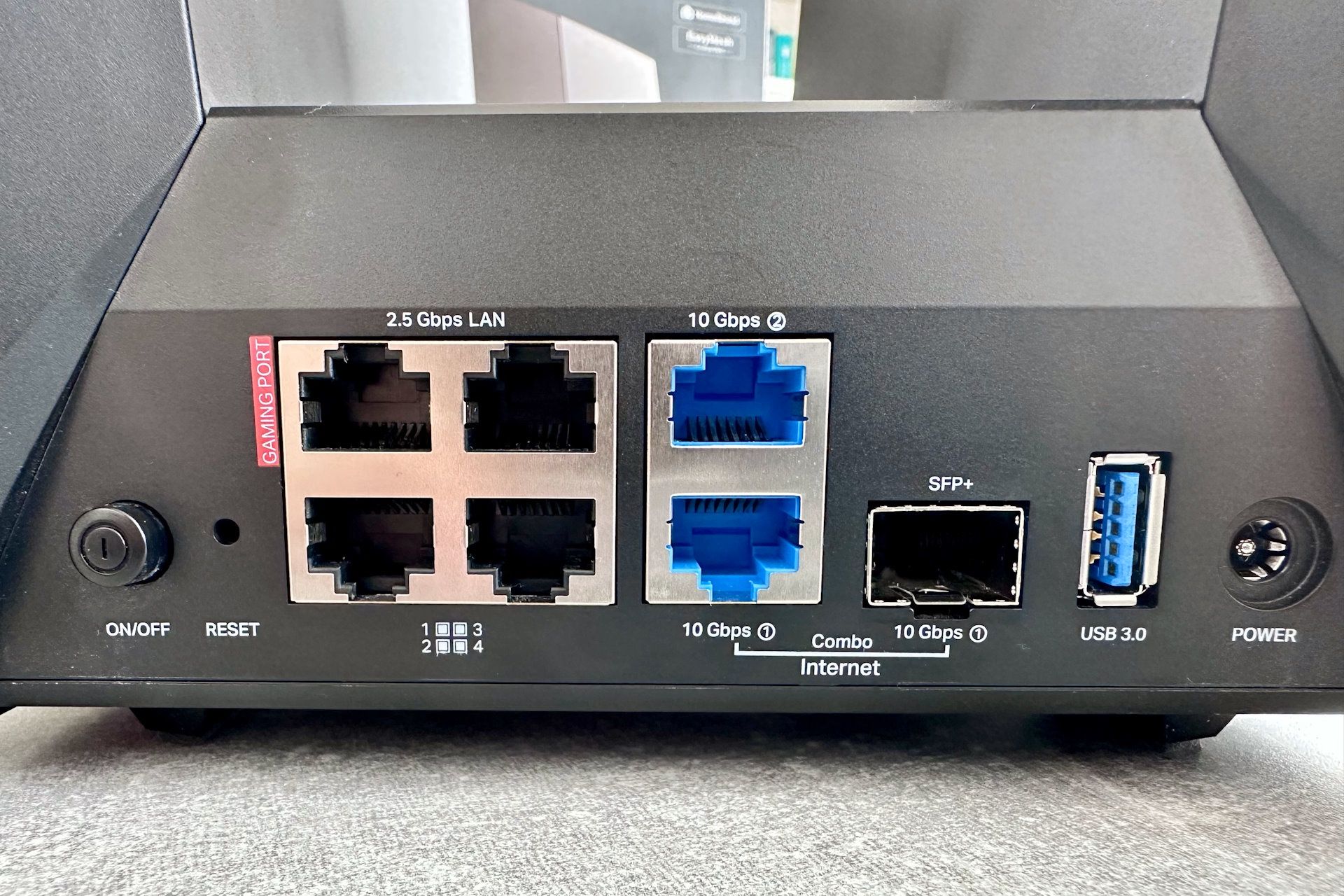 TP-Link Archer GE800 - złącza