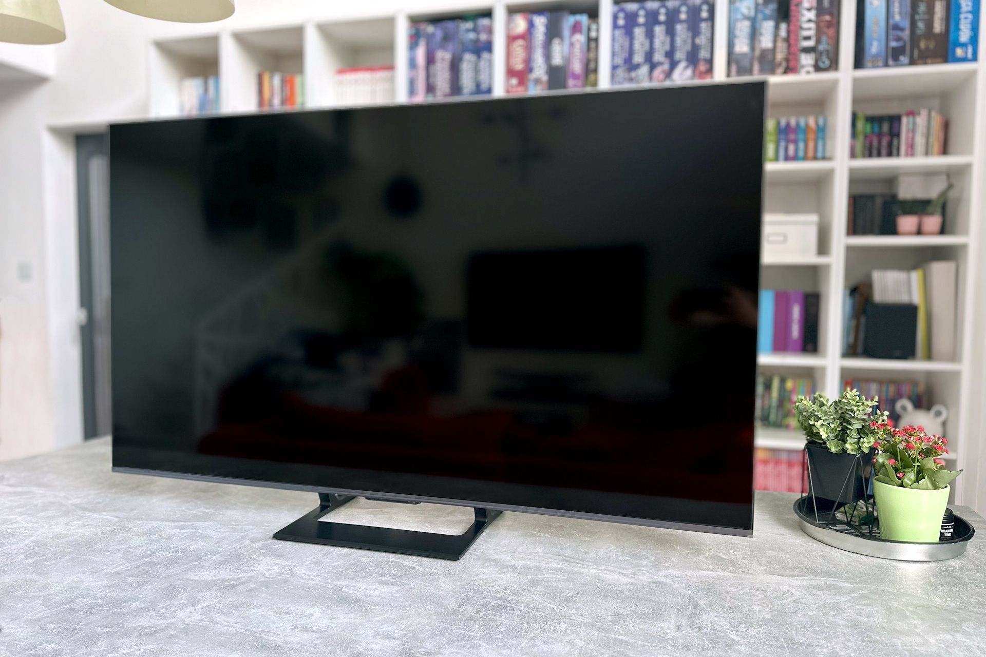 Hisense ULED 65U78Q - od frontu