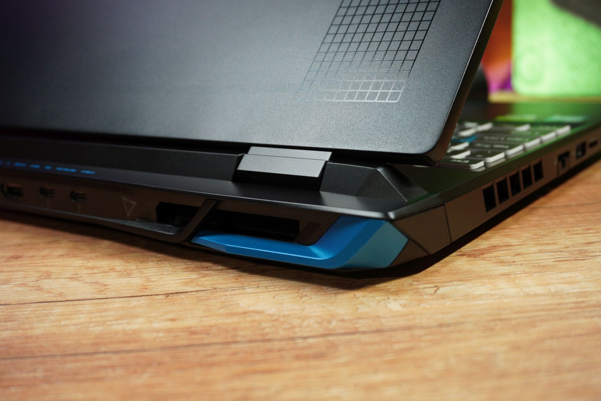 Acer Predator Helios Neo 16 - detale tylnej obudowy