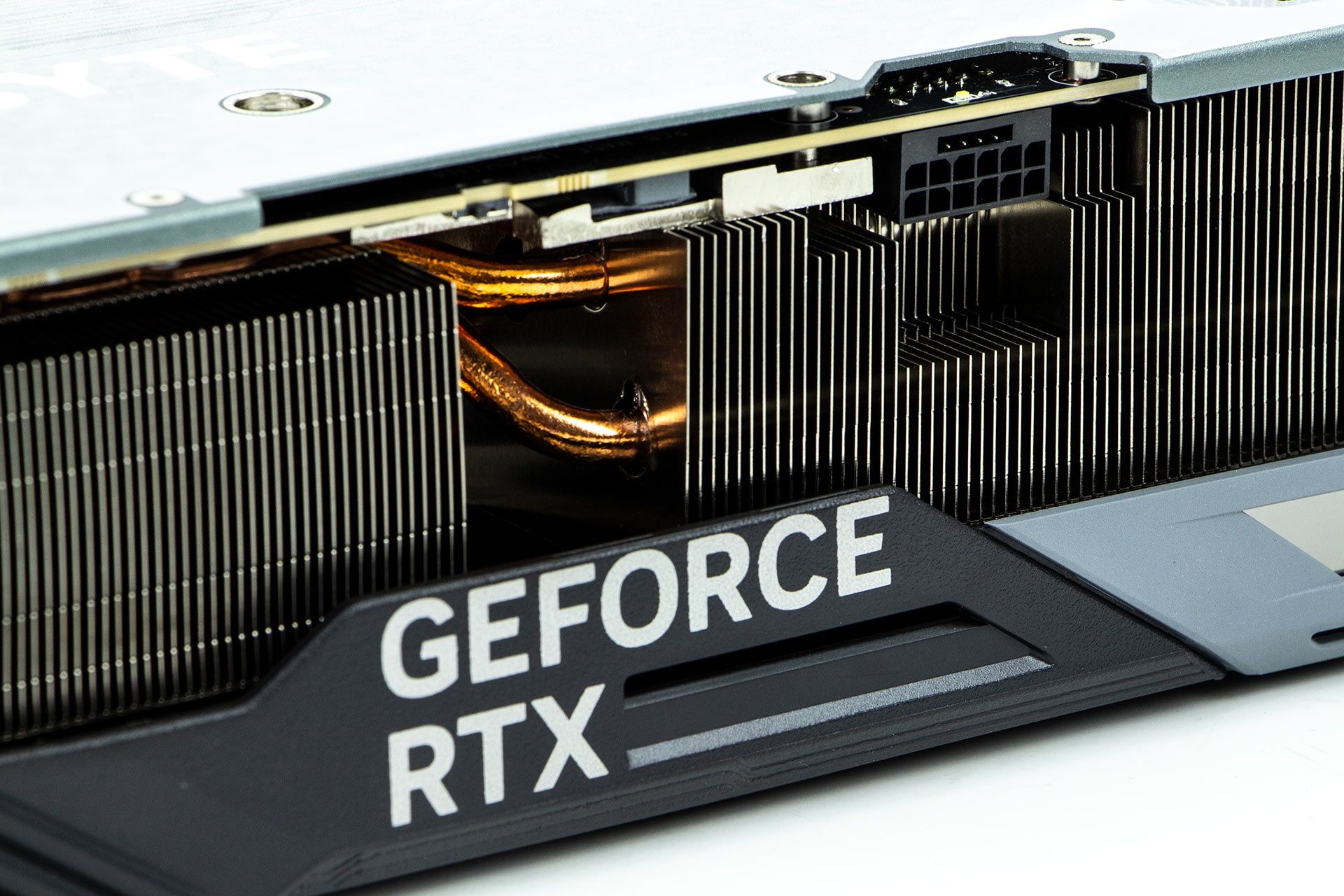 Gigabyte GeForce RTX 4090 Gaming OC 24G - przełącznik BIOS