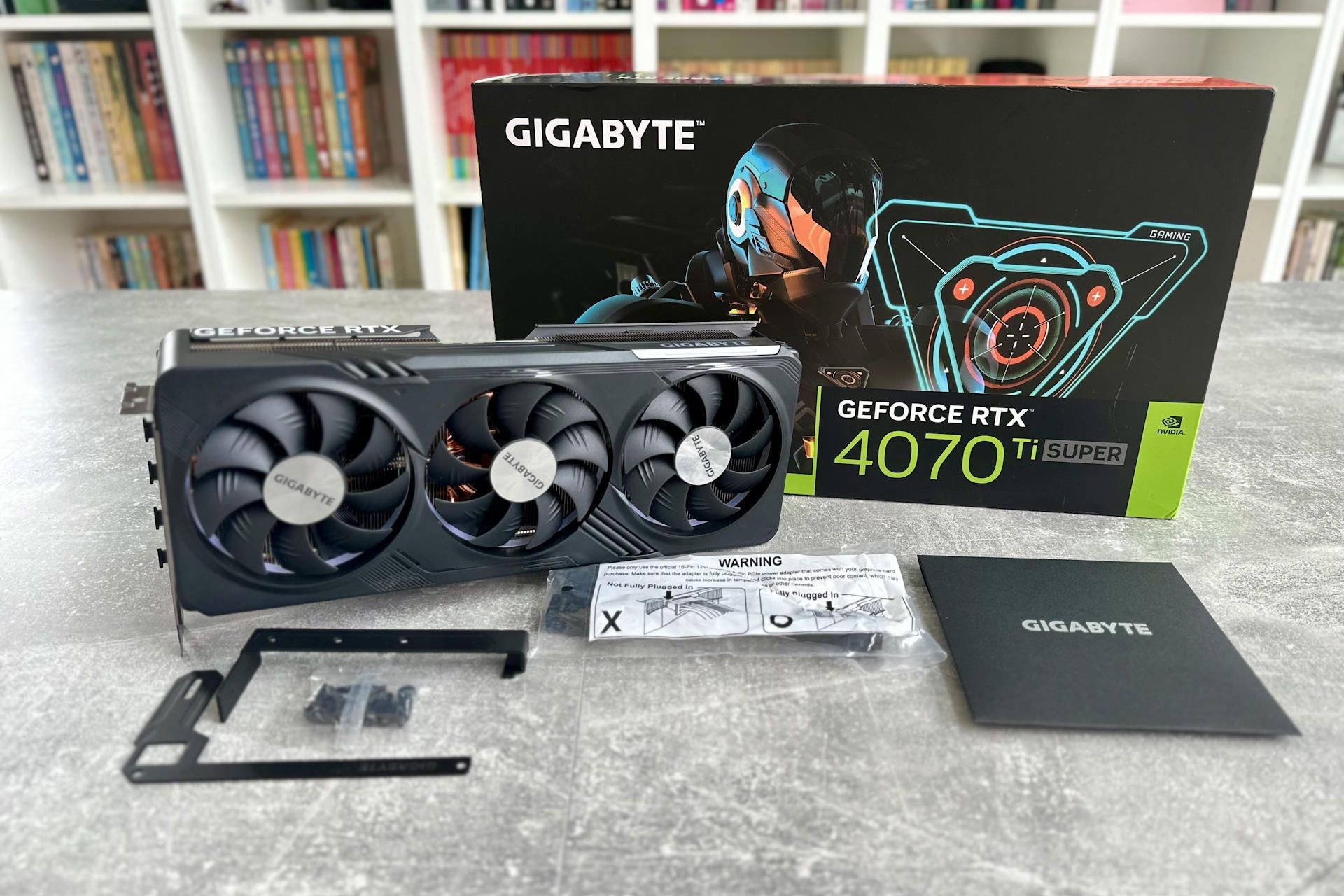 Gigabyte GeForce RTX 4070 Ti Super Gaming OC - zawartośc opakowania