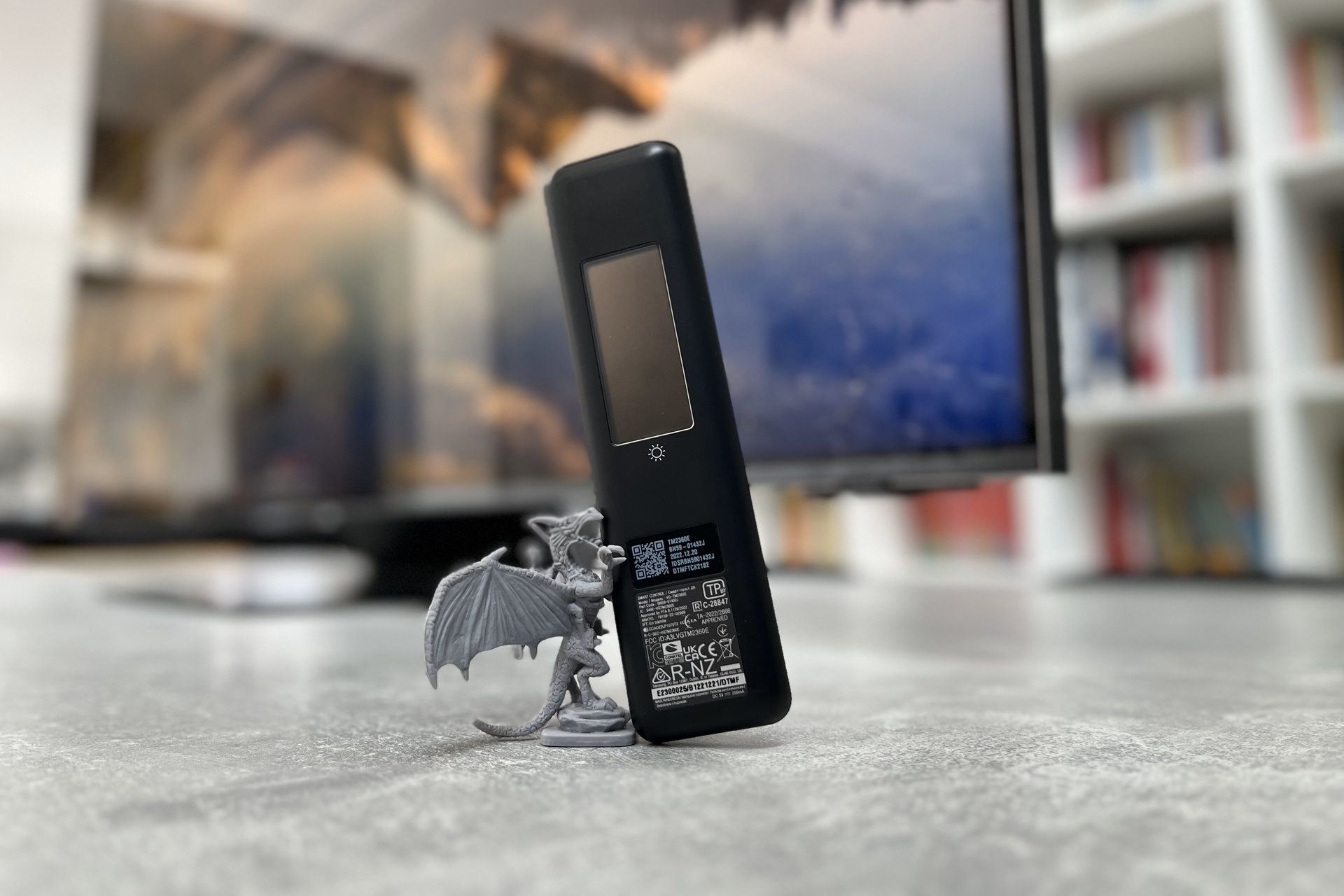 Samsung QN800C - pilot z tyłu