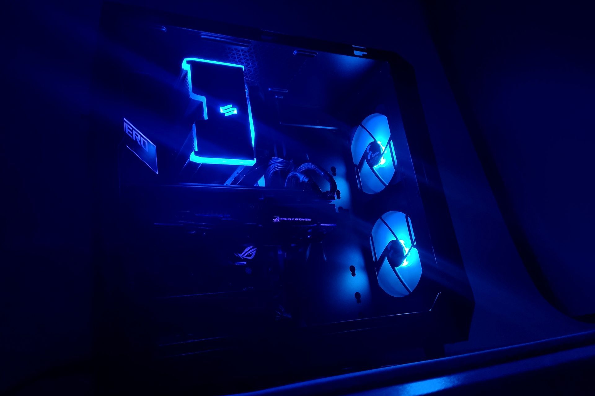 Fractal Design Focus 2 RGB Black TG - podświetlenie RGB LED
