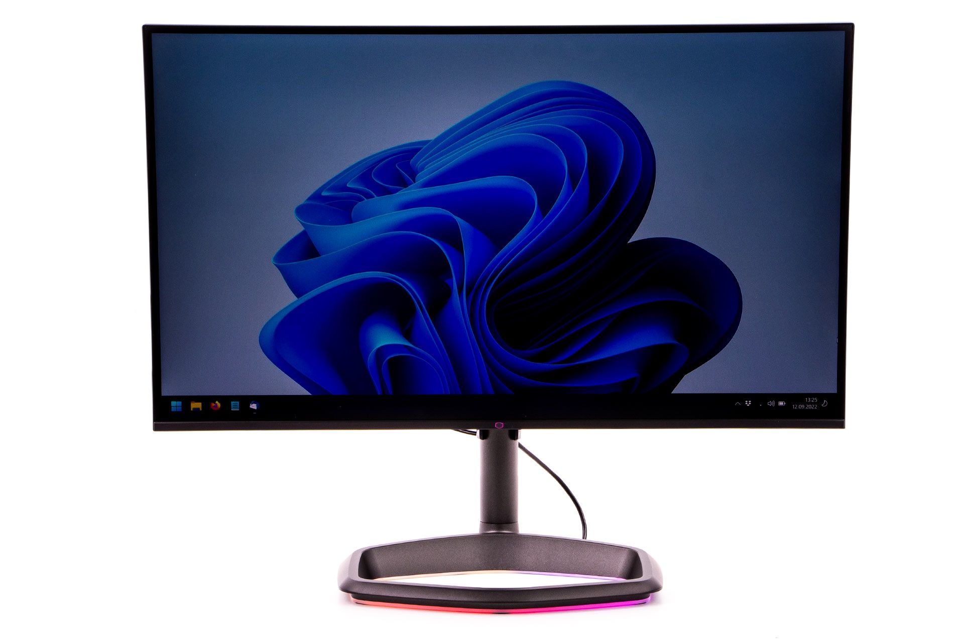 Cooler Master GM27-FQS ARGB - włączony od frontu