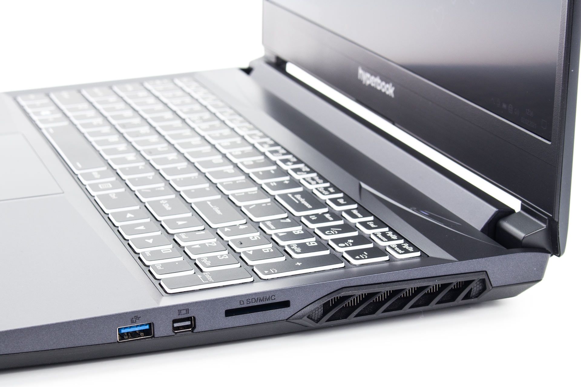 Hyperbook NH5 z RTX 3060 - porty po prawej