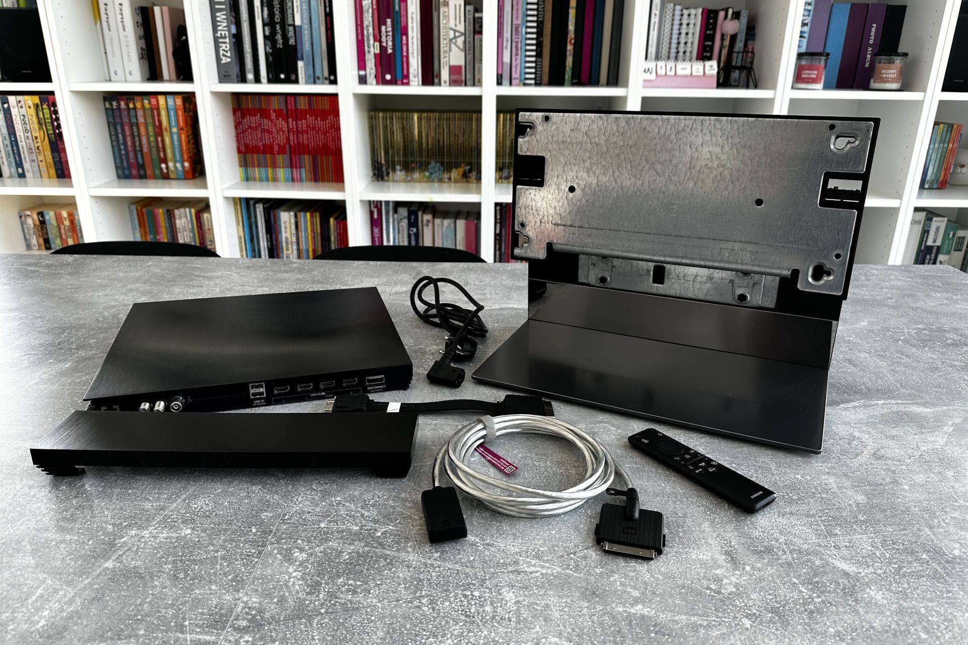 Samsung Excellence Line 8K QN900D - akcesoria