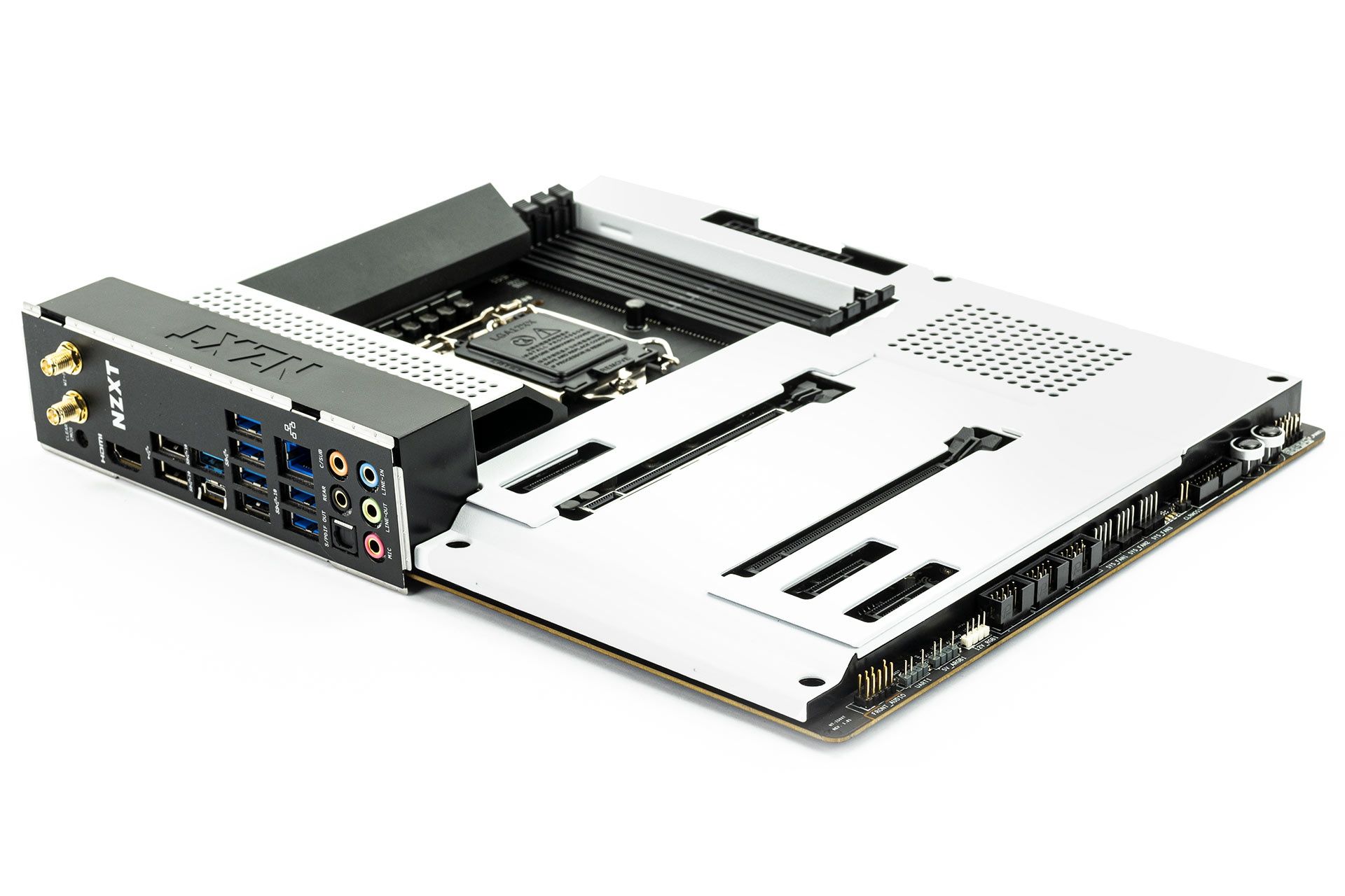 NZXT N7 Z590 - rycerz w białej zbroi