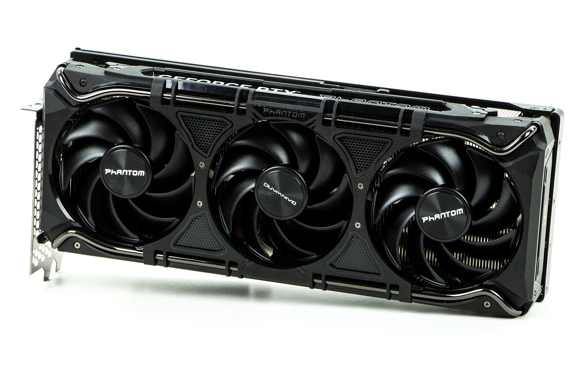 Gainward GeForce RTX 4090 Phantom GS - z profilu
