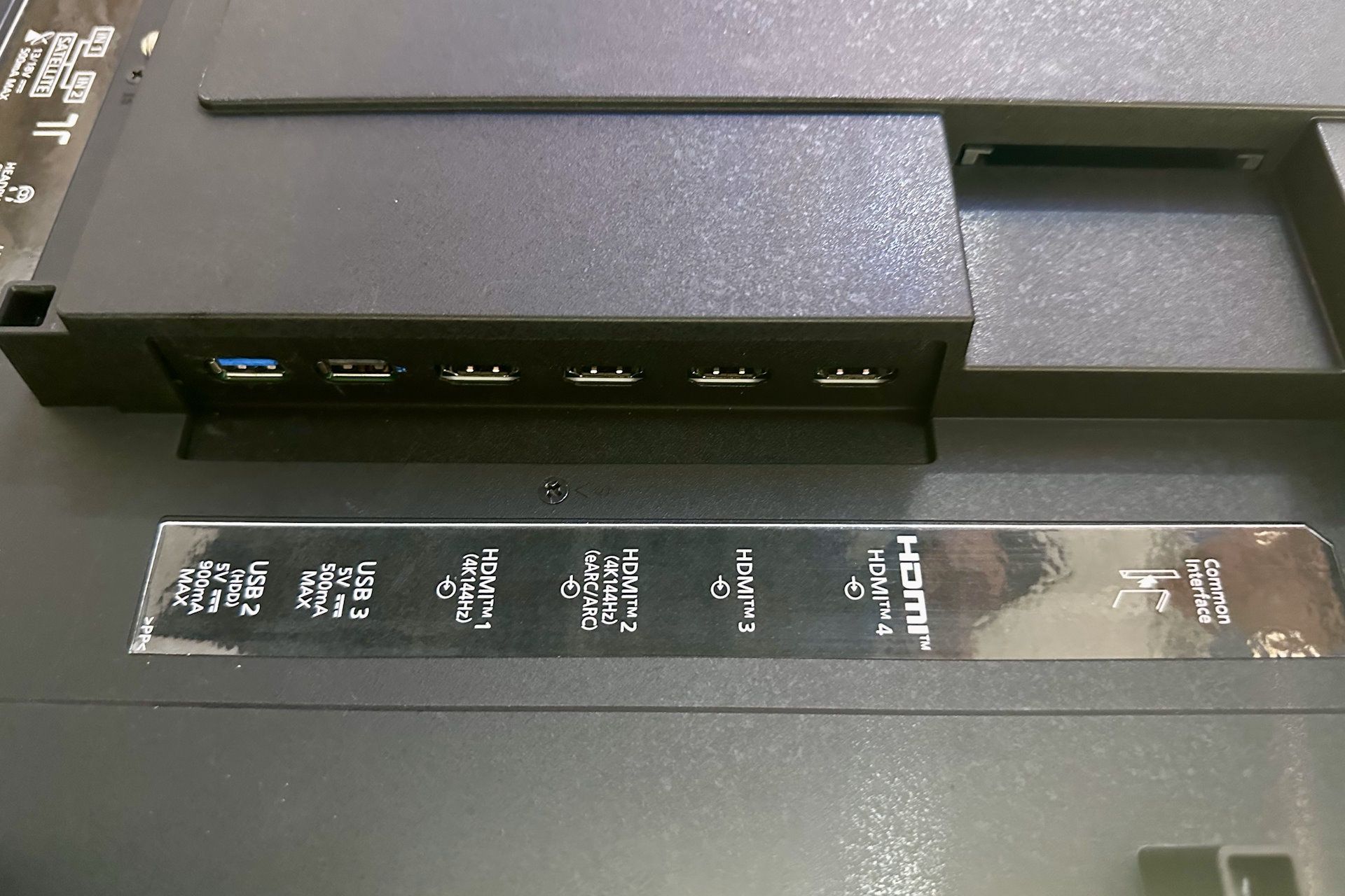 Panasonic - nowości w 2025 - Z95B złącza