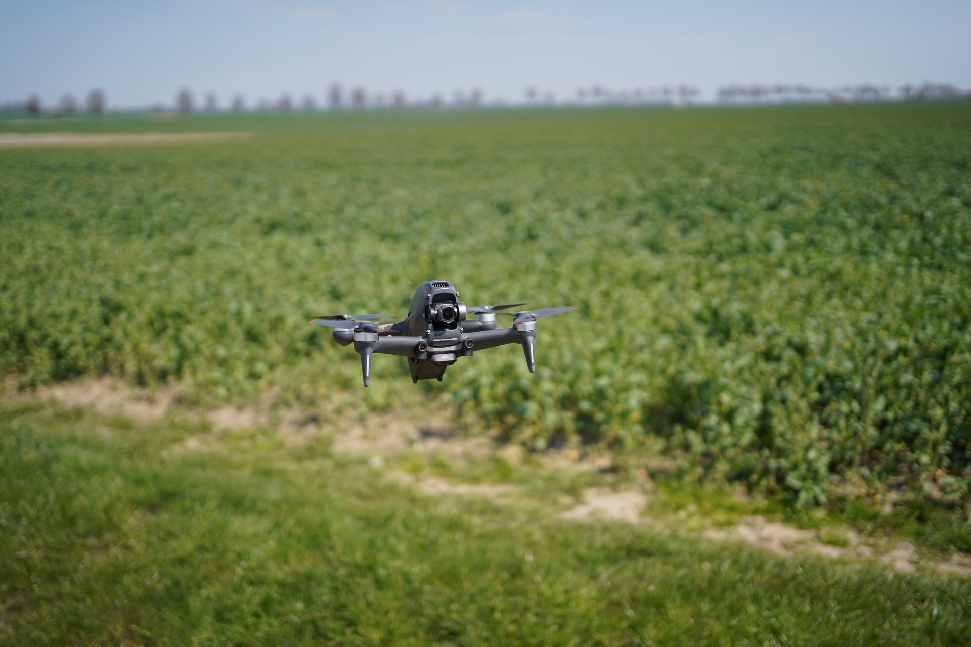 DJI FPV vs DJI Air 2S - DJI FPV w zawisie