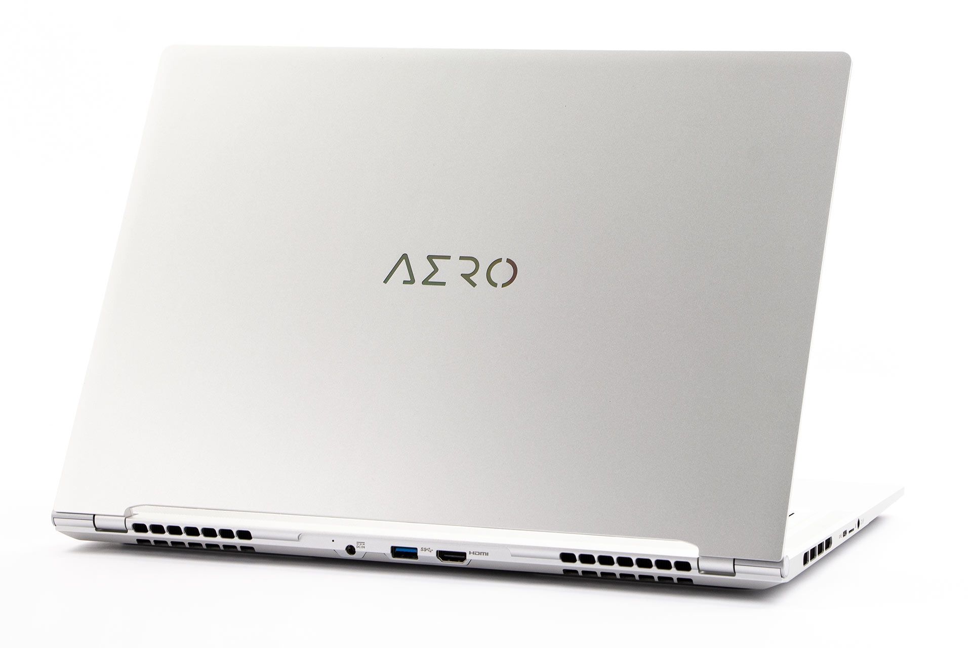 Gigabyte AERO 16 OLED - pokrywa
