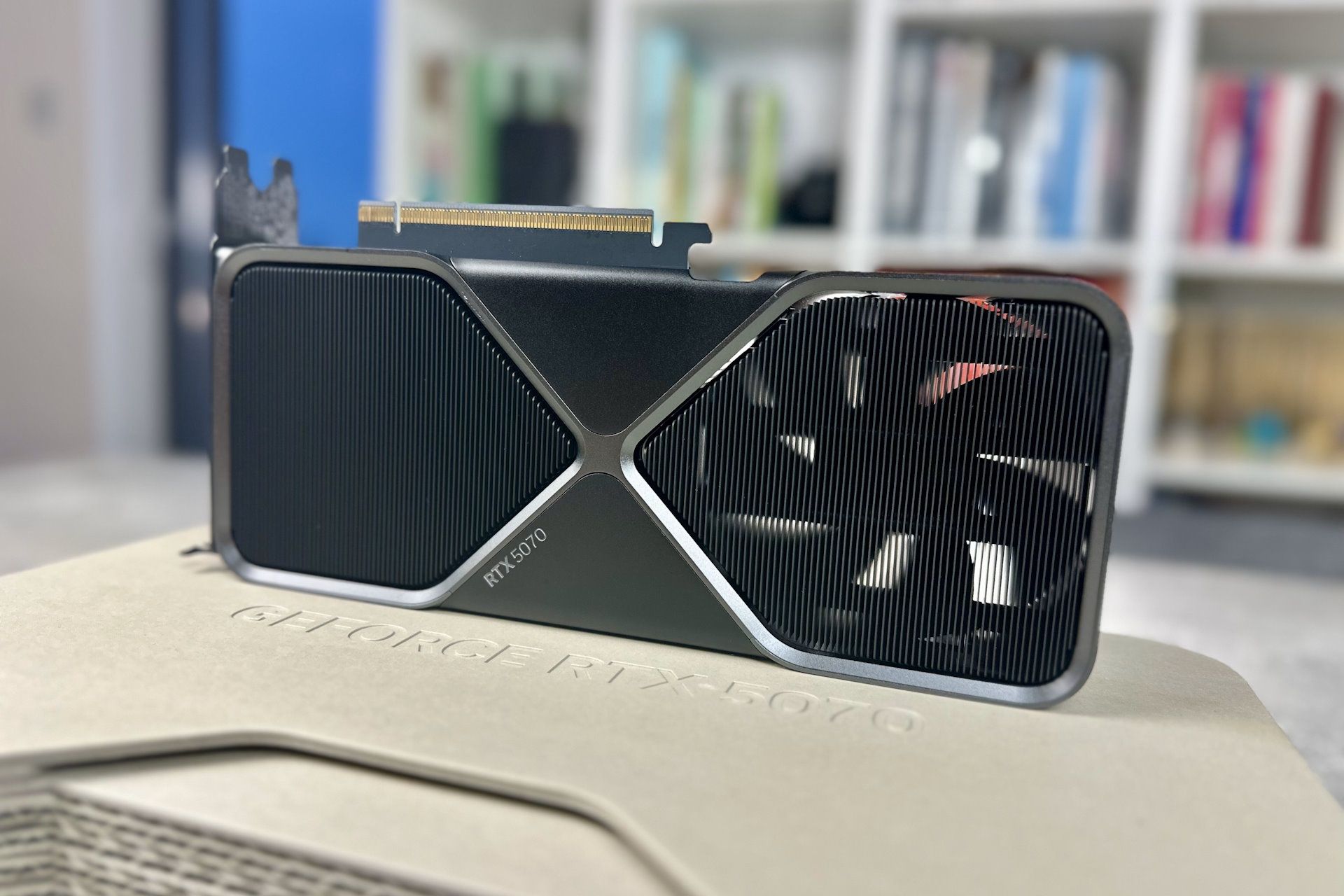 NVIDIA GeForce RTX 5070 Founders Edition - chłodzenie