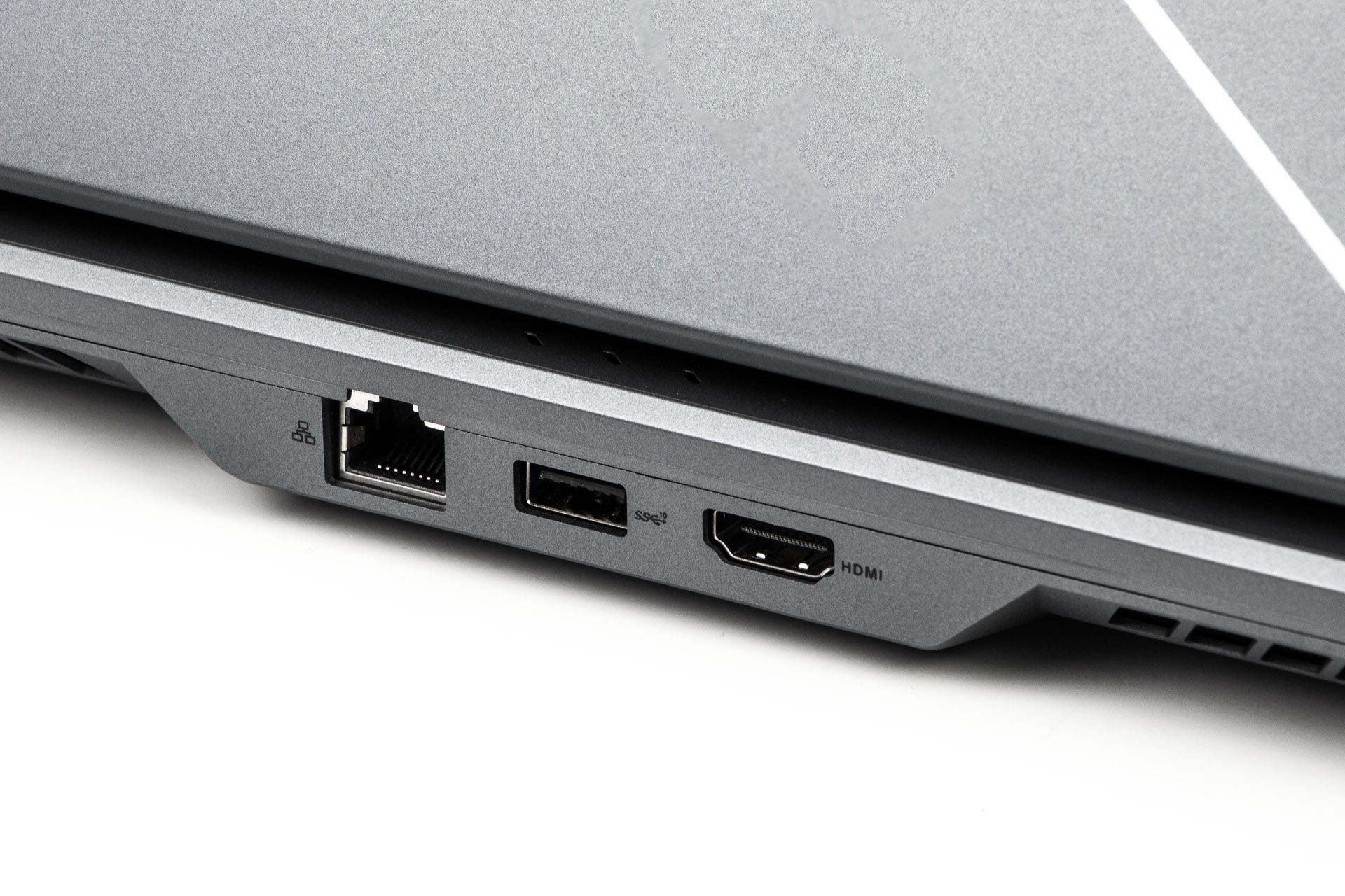 ASUS ROG Zephyrus Duo 15 GX550L - porty z tyłu