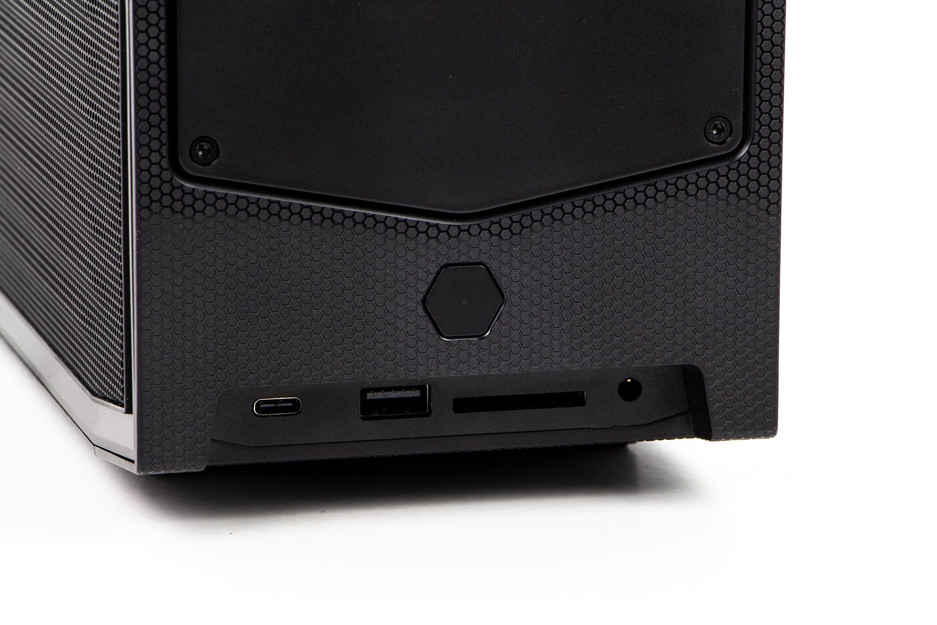 Intel NUC Extreme 12th - przedni panel