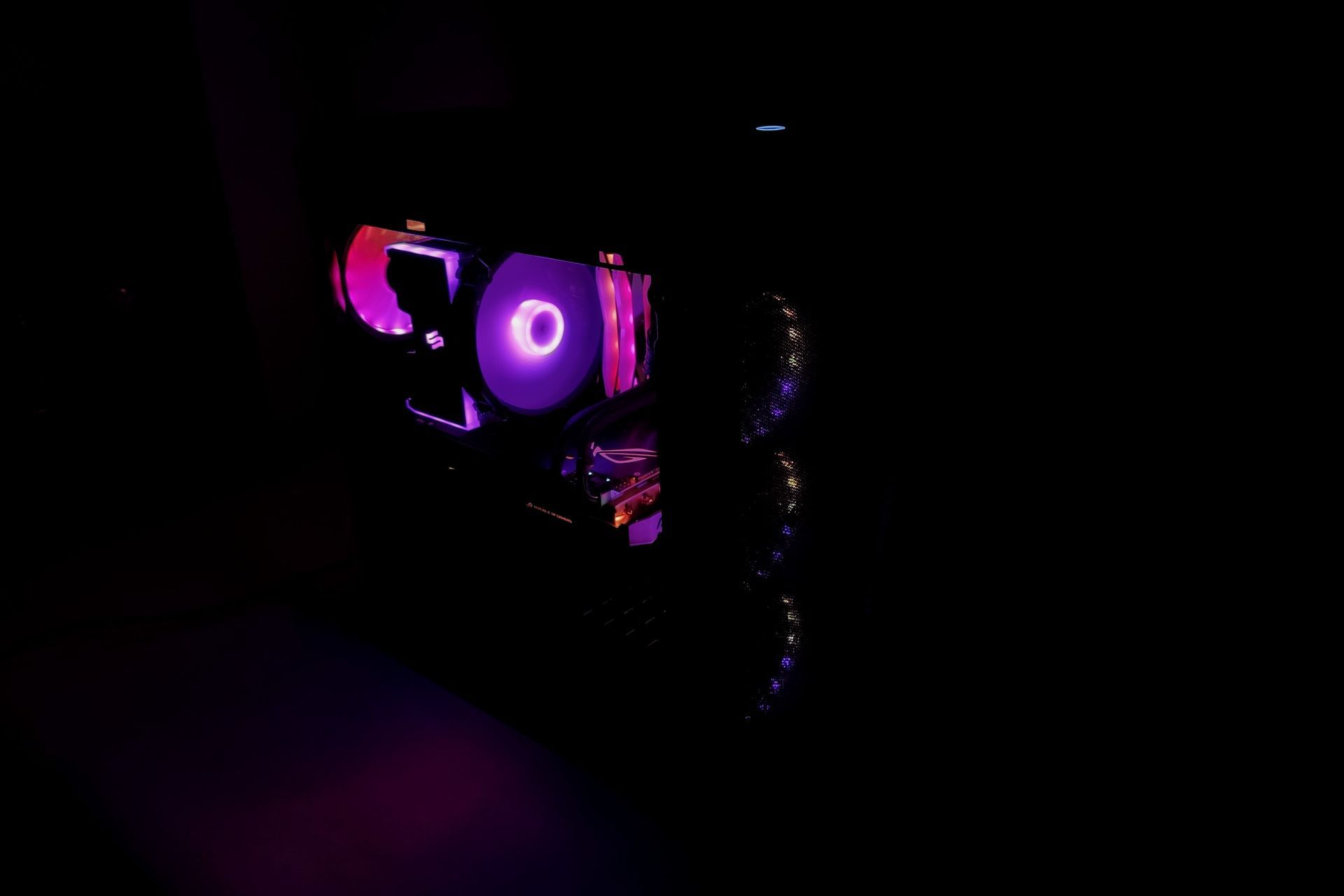 Chieftec Scorpion 4 GL-04B-OP - podświetlenie LED