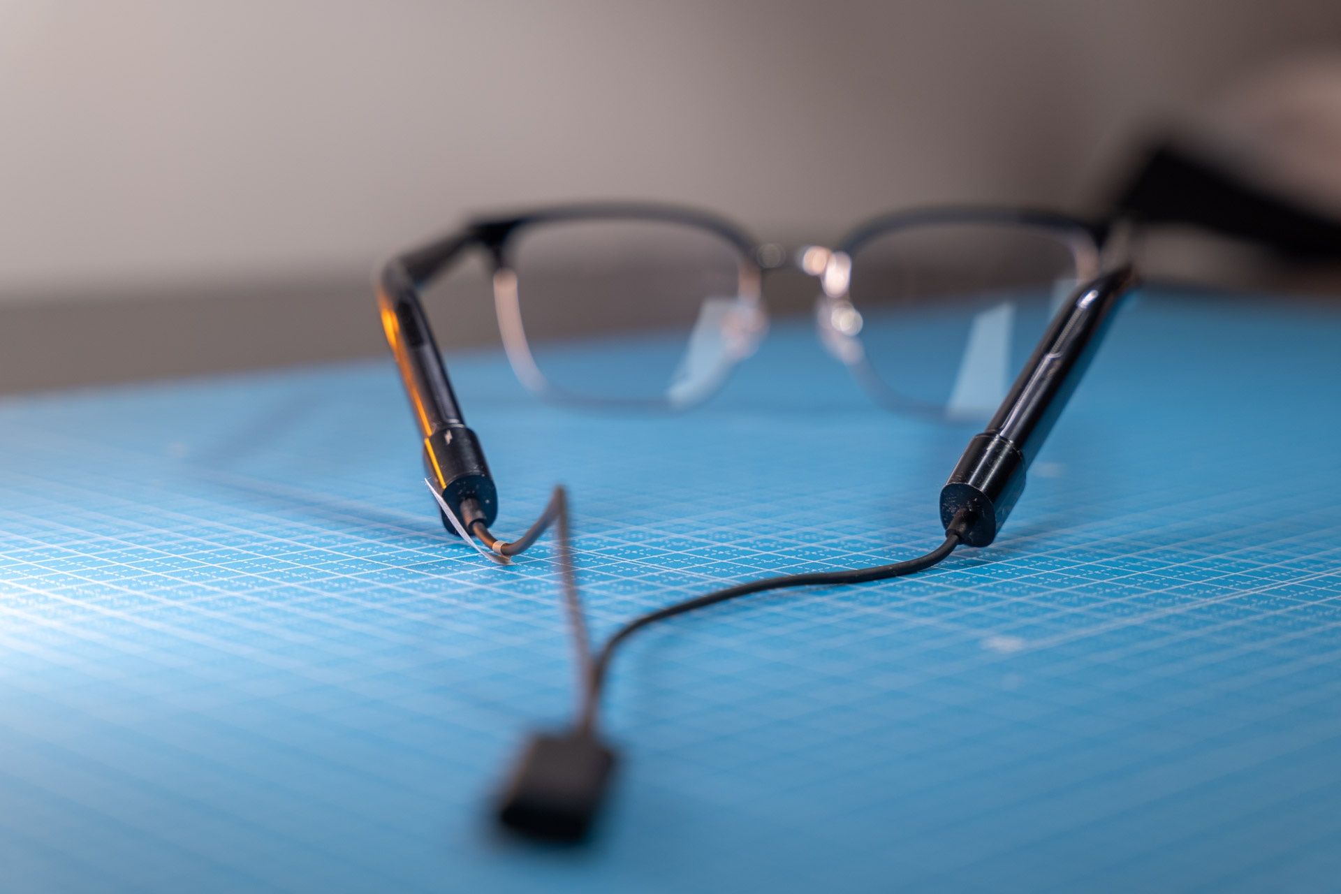 Xiaomi Mijia Smart Audio Glasses - ładowanie