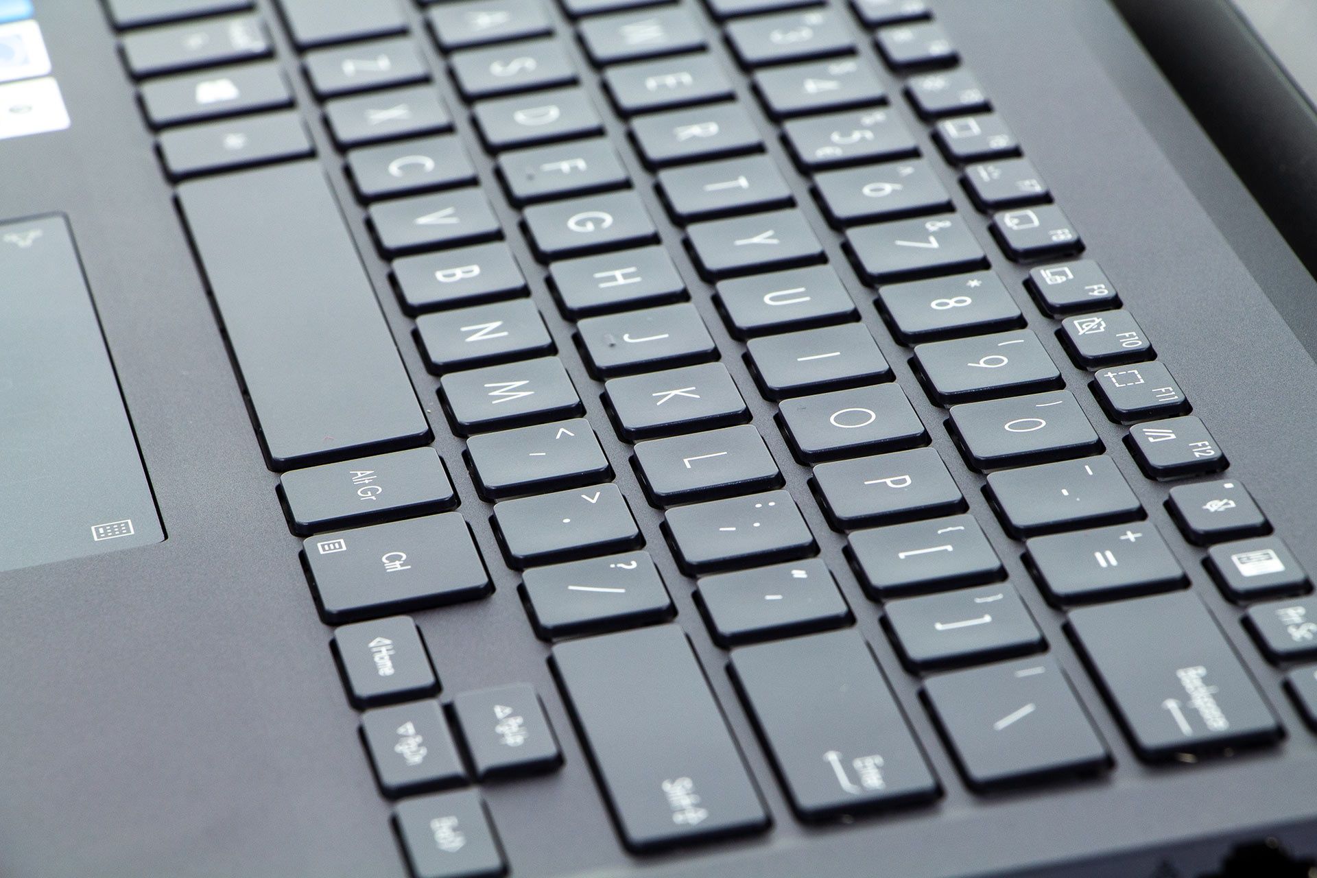 ASUS ExpertBook B1