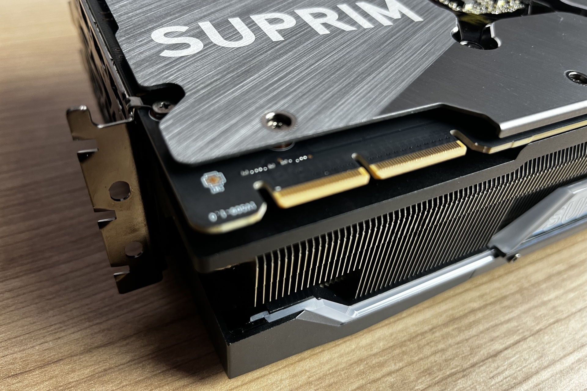 MSI GeForce RTX 3090Ti Suprim X - złącze NVLink