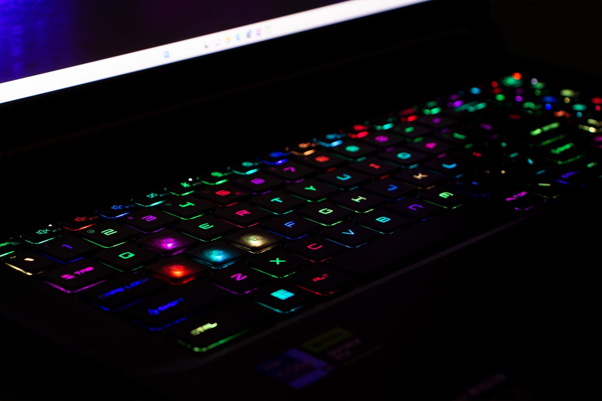 MSI Raider GE78 HX 13V - podświetlenie klawiatury