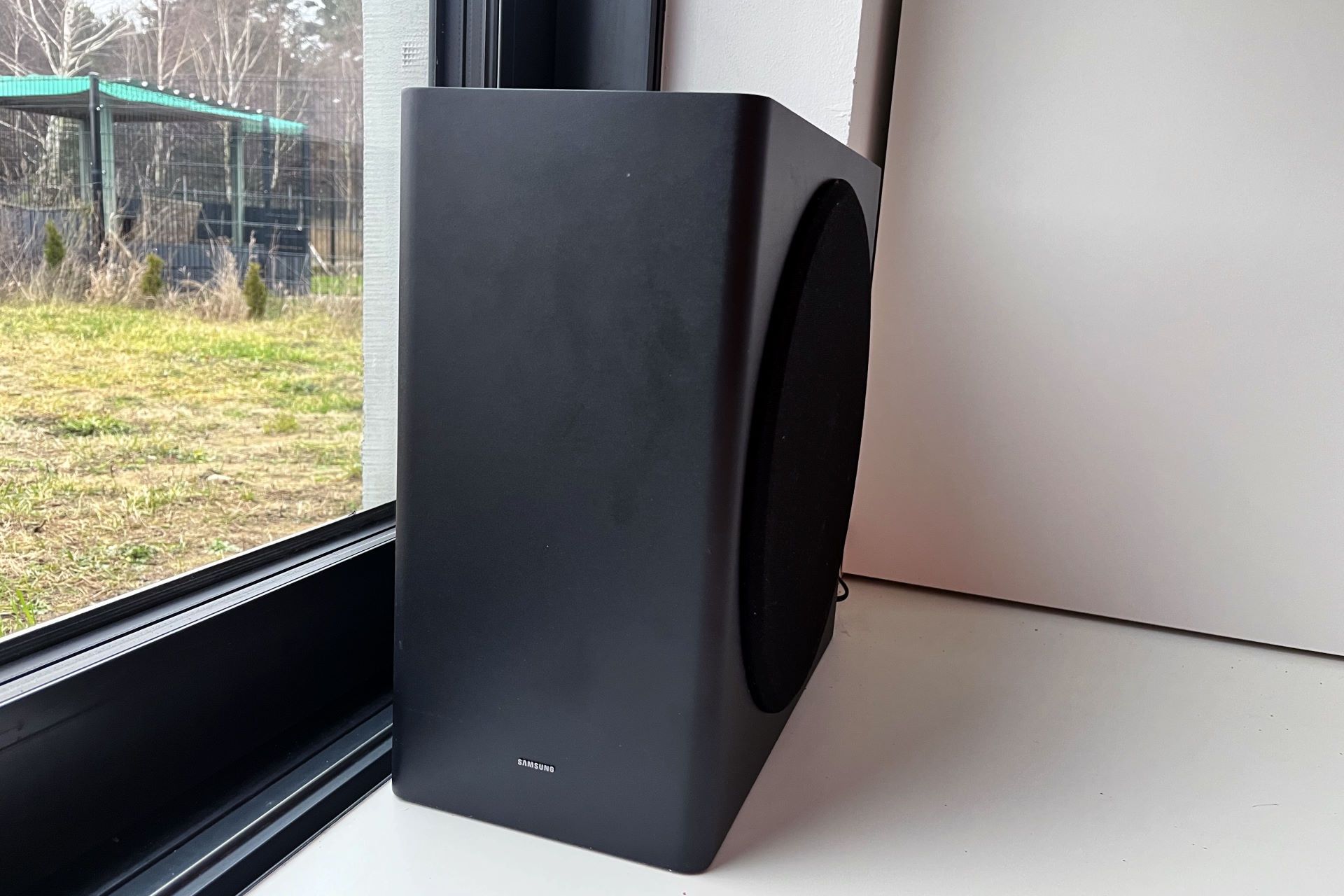 Samsung Q950A - subwoofer na swoim miejscu