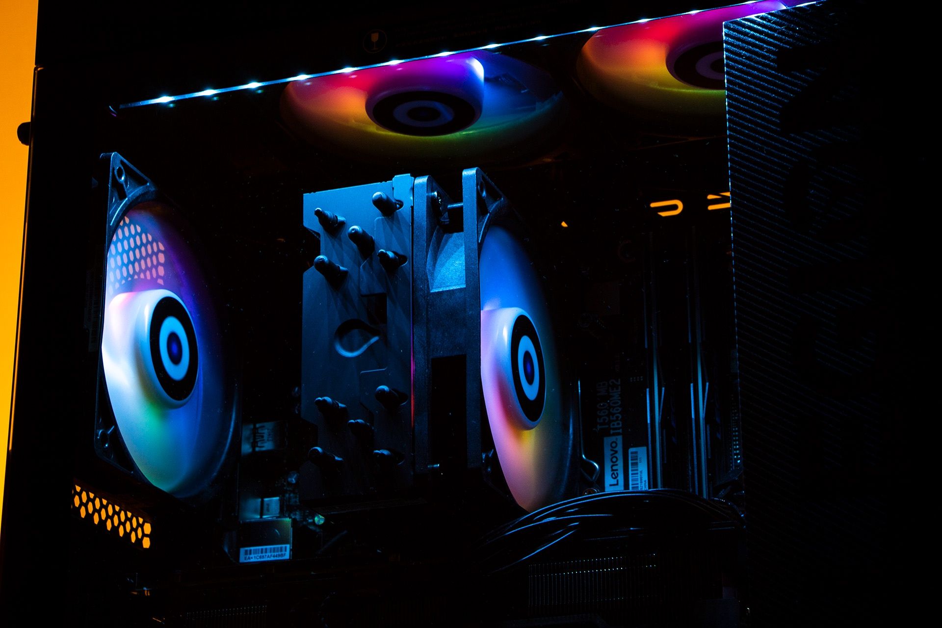 Lenovo Legion T5 - RGB w środku