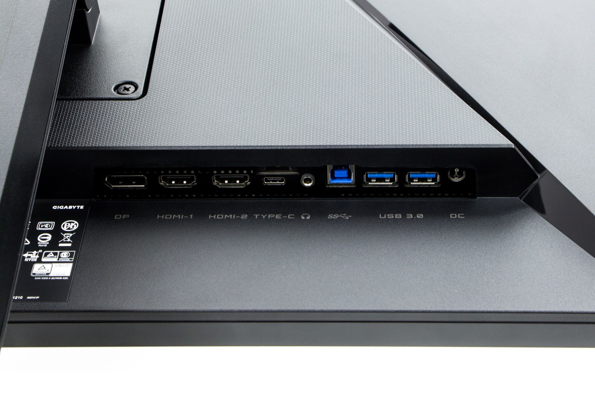 Gigabyte M27F - porty i złącza