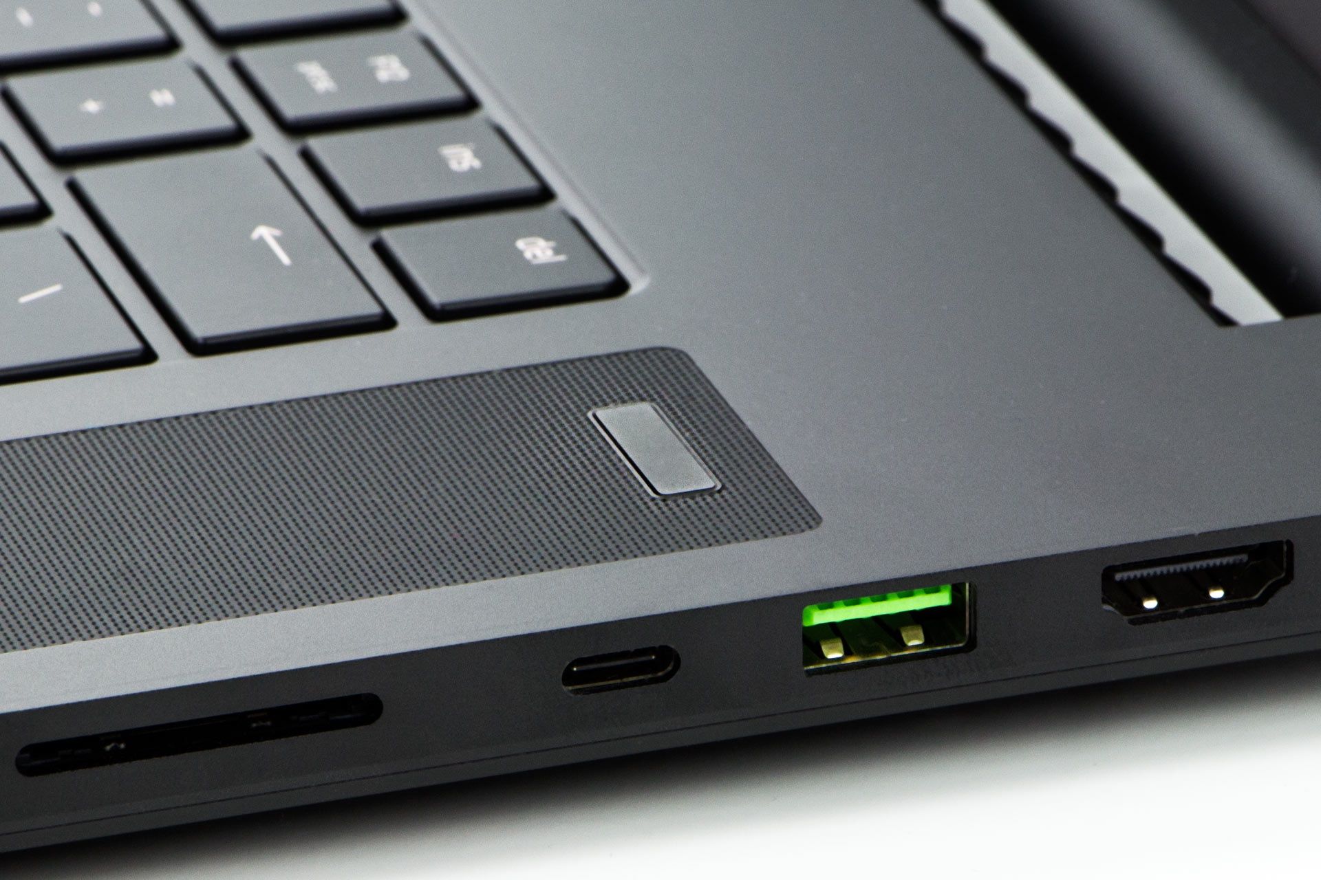 Razer Blade Pro 17 2020 - włacznik zasilania