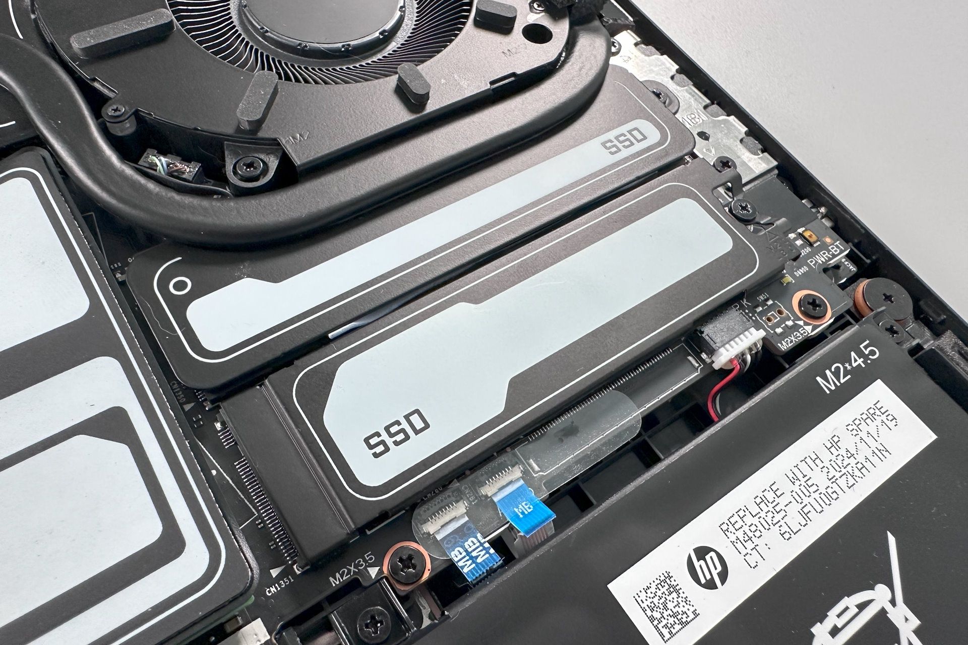 OMEN MAX 16 - slot na SSD M.2
