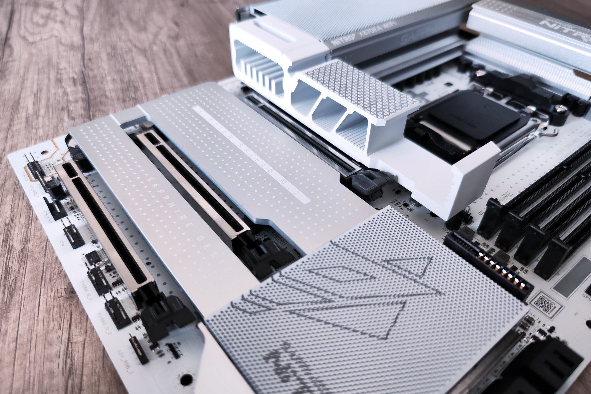 Sapphire Nitro+ X870EA PhantomLink Edition