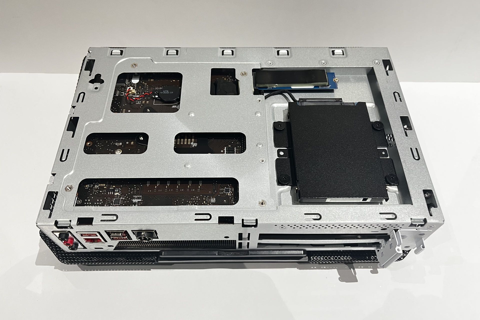 MSI Creator P50 - druga strona wnętrza