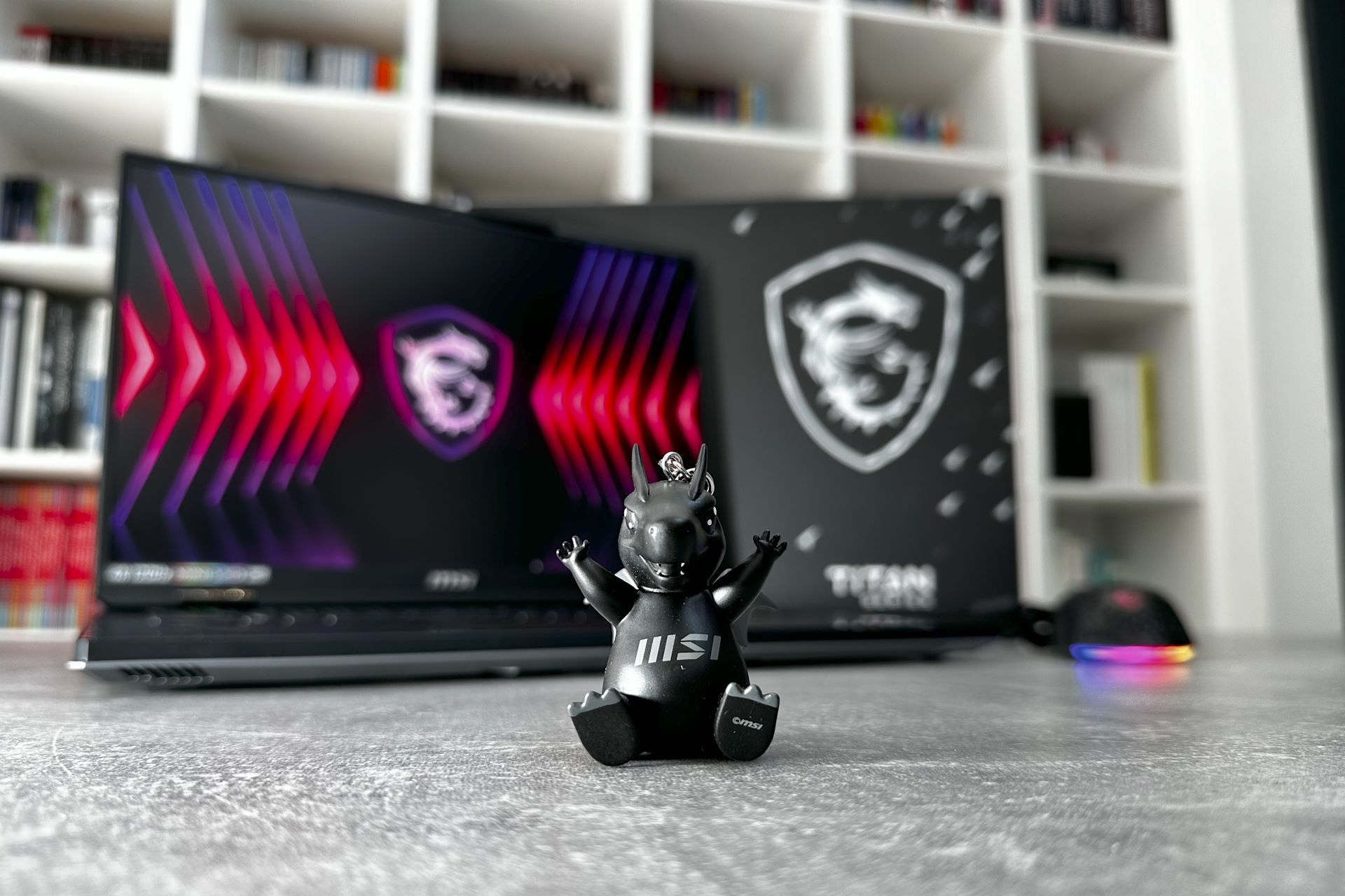 MSI Titan 18 HX A14V - smoczek