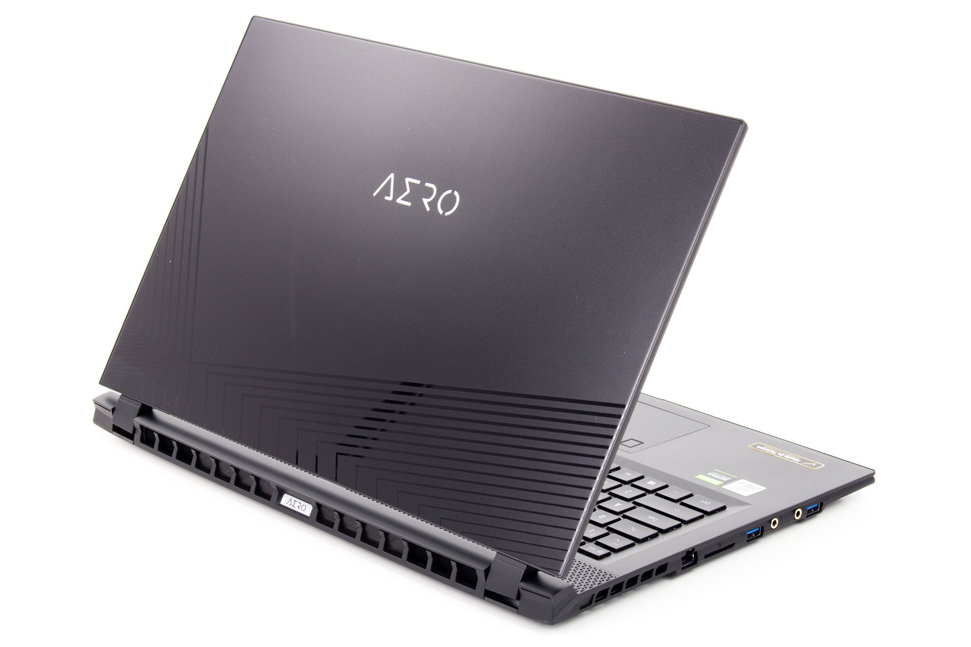 Gigabyte AERO 17 HDR YC - widok z profilu