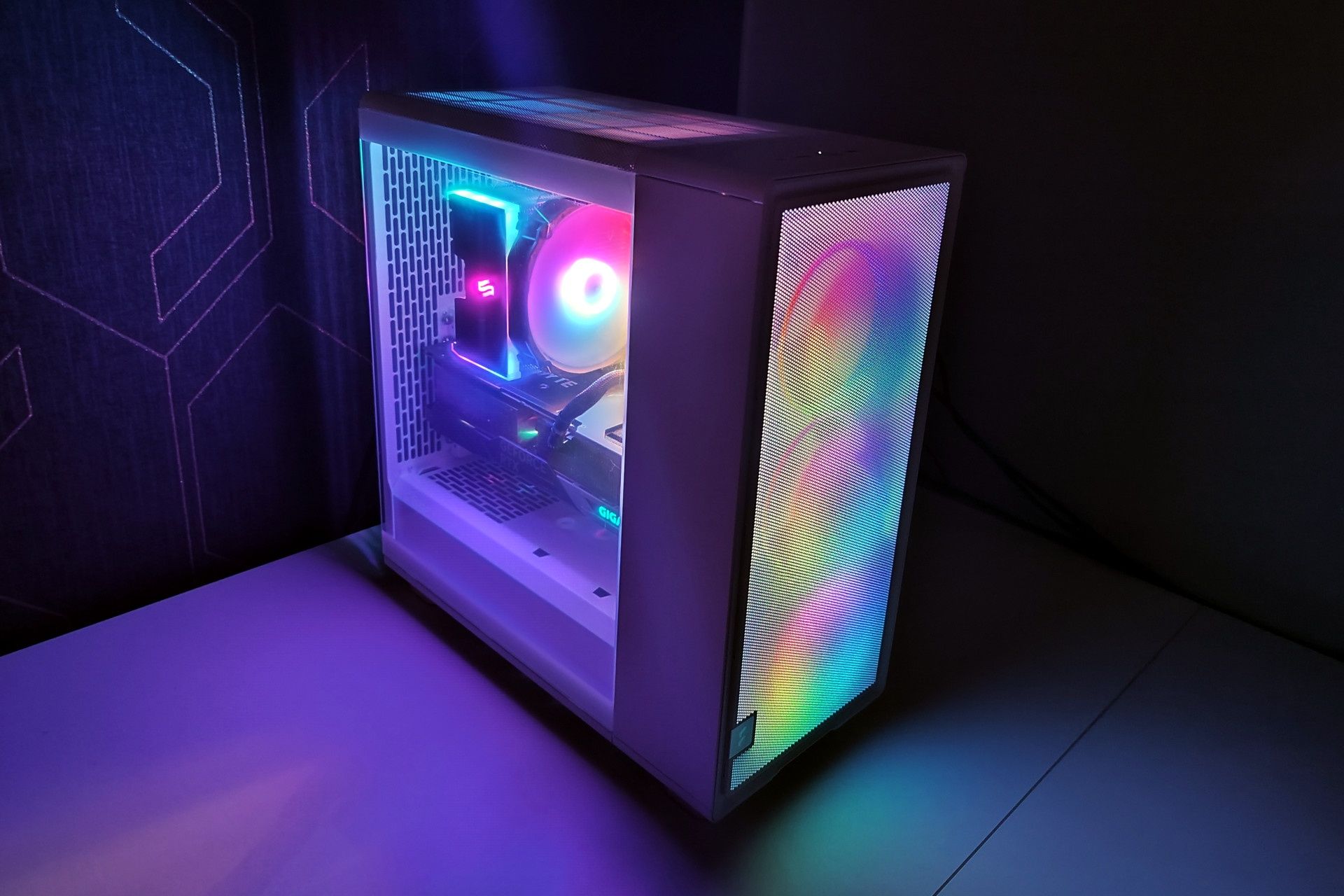 Fractal Epoch White TG RGB Clear Tint - podświetlenie RGB LED