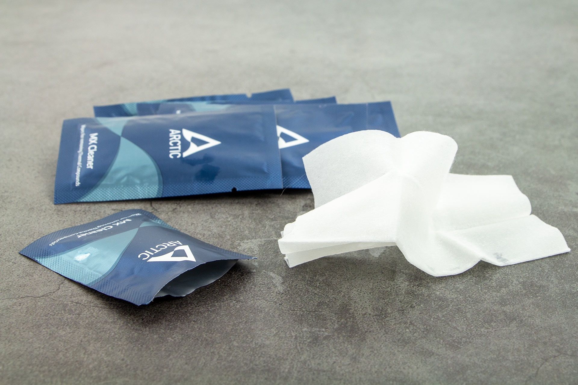 Arctic MX-6 z chusteczkami MX Cleaner