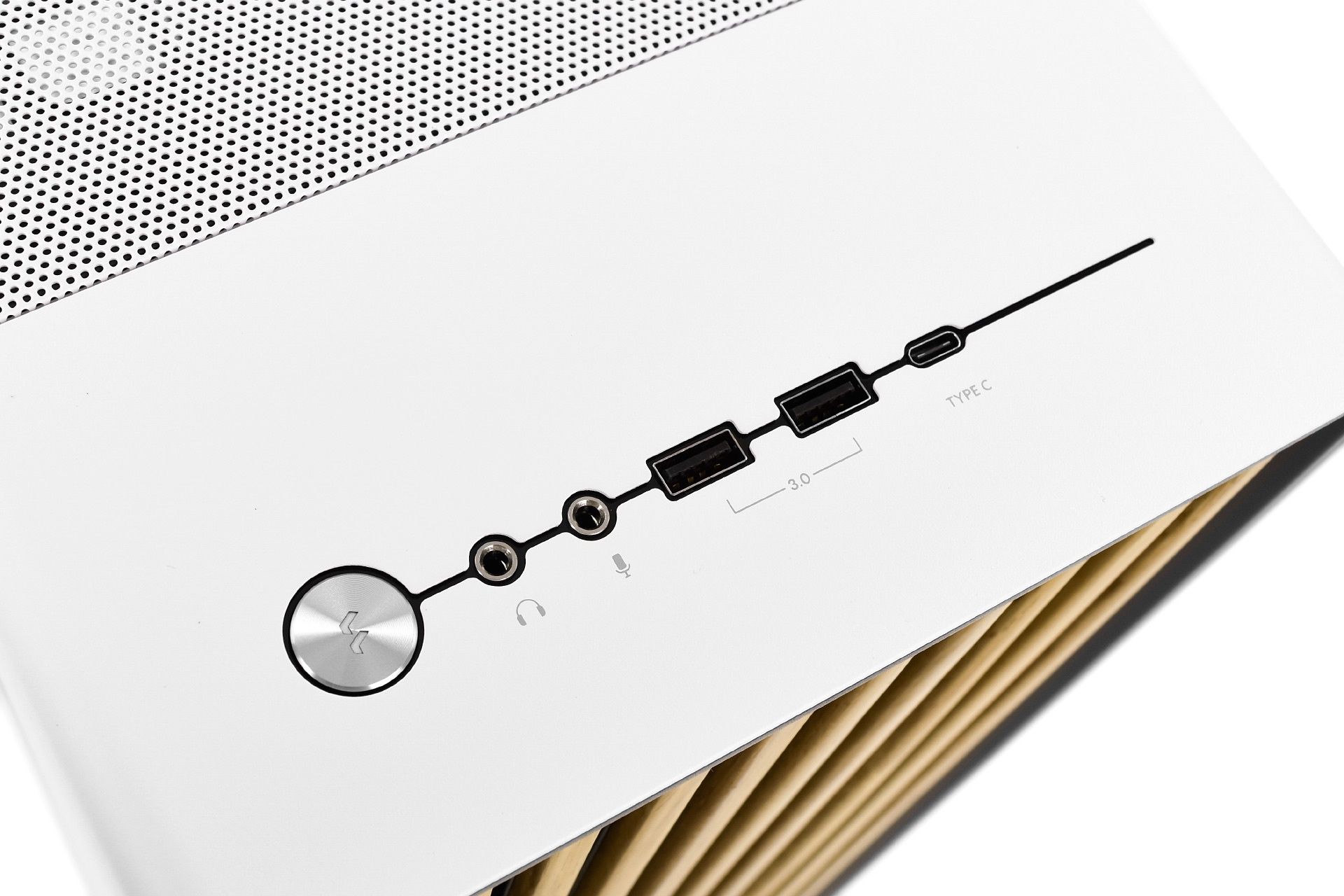 Fractal Design North Chalk White TG Clear - porty na panelu I/O