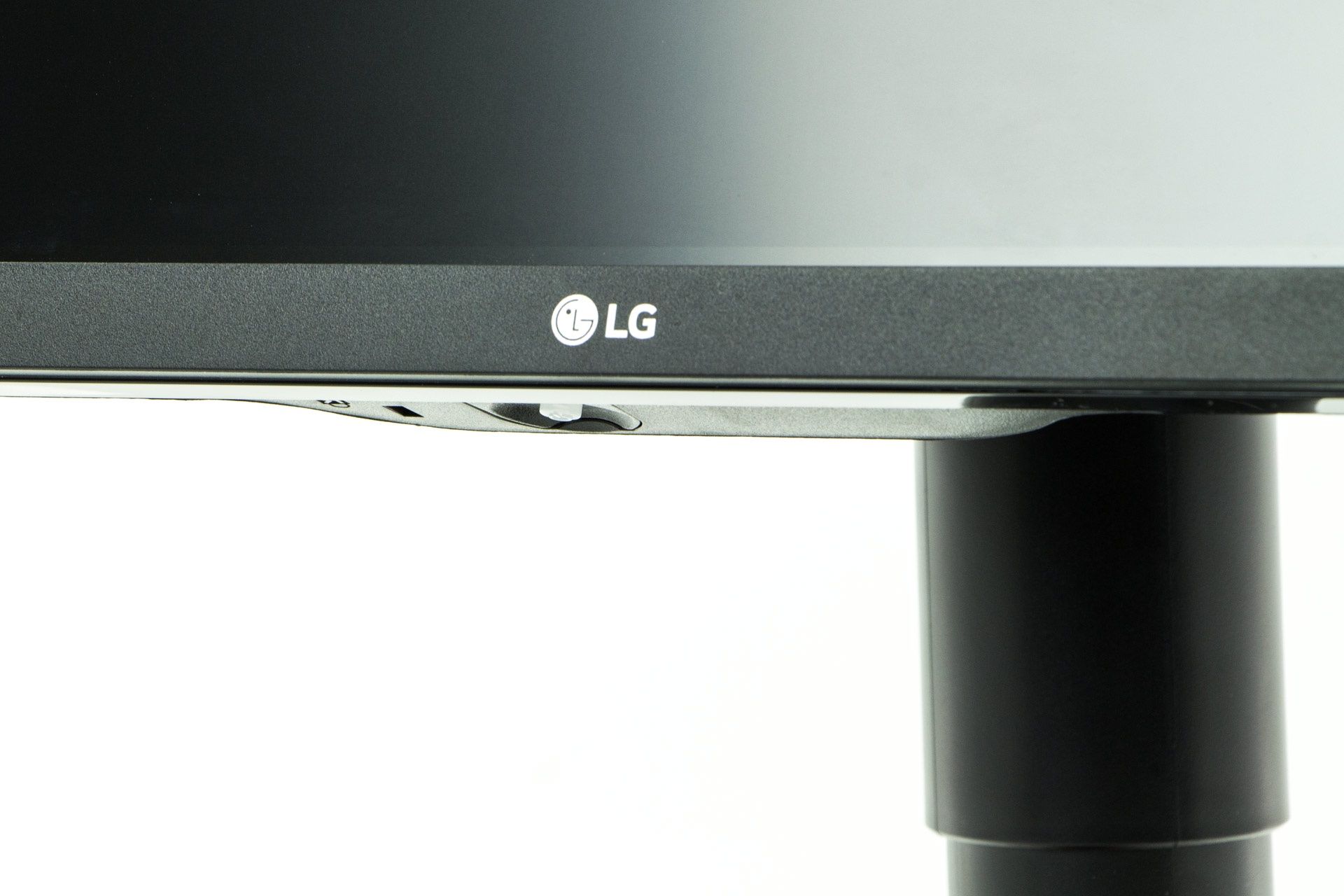 LG 27GN750-B - Joystic do sterowania OSD