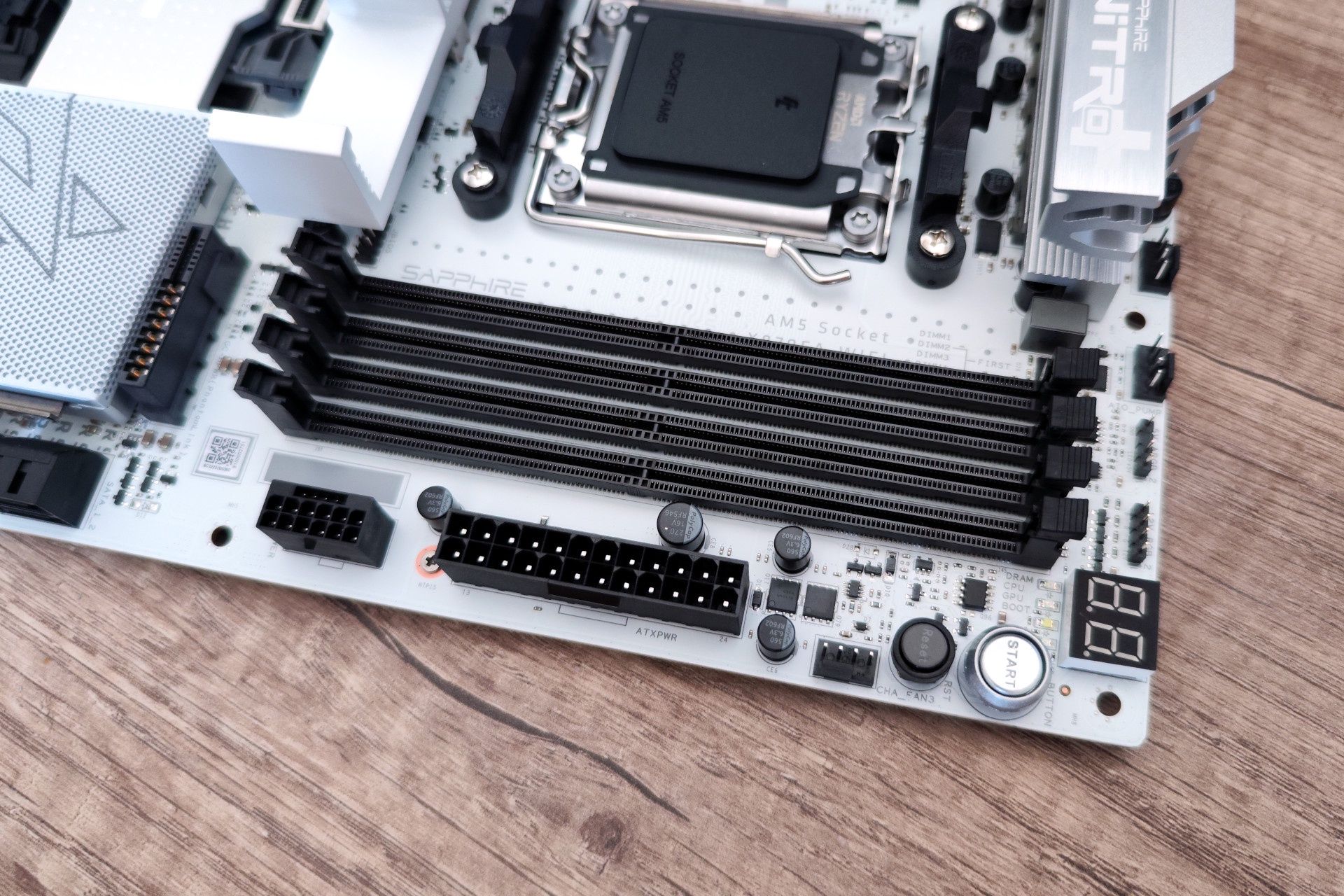 Sapphire Nitro+ X870EA PhantomLink Edition